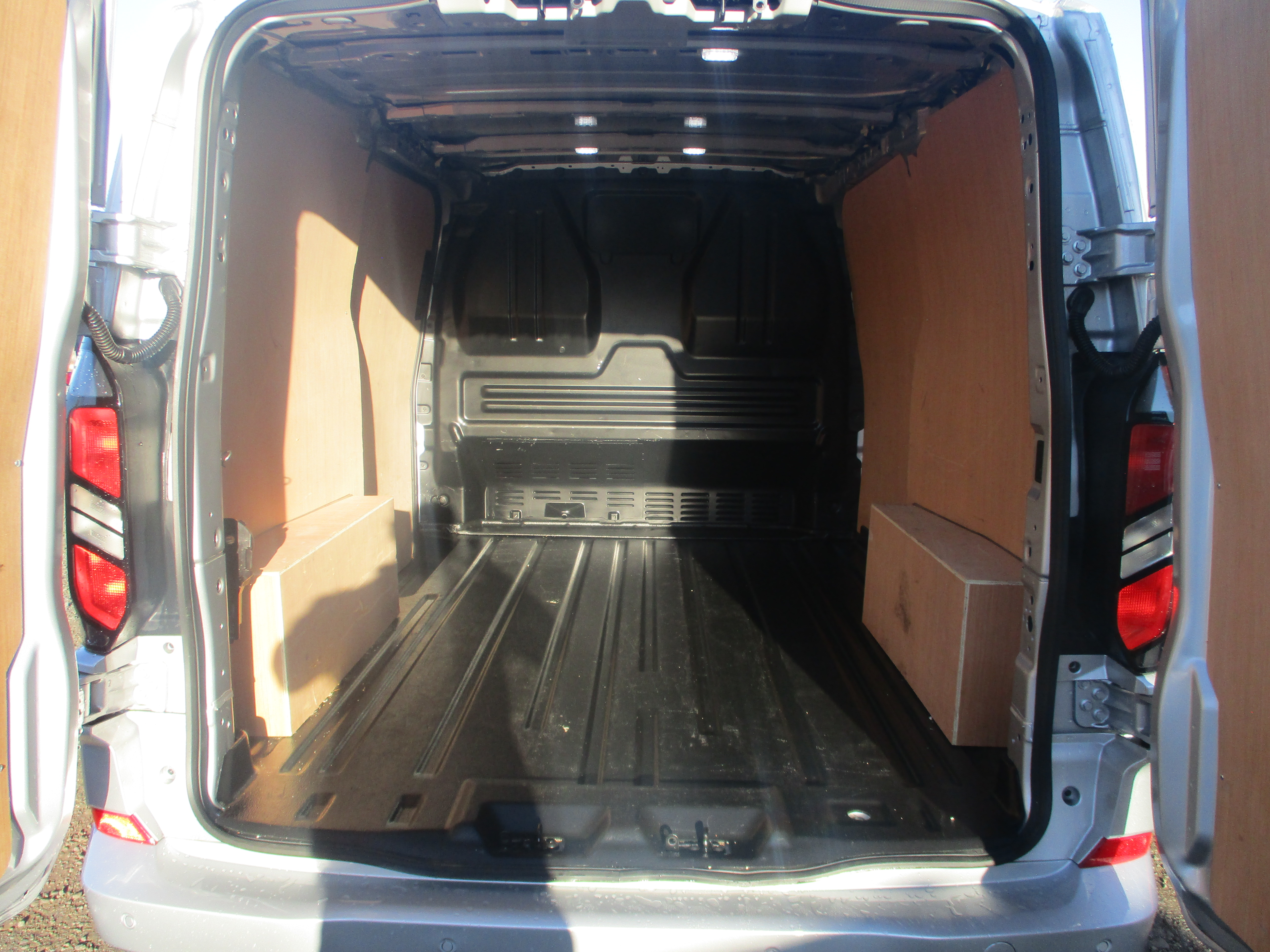Ford Custom 300 2.0 EcoBlue 170PS L1H1 AUTO Limited Van (COVERED ONLY 6,000 MILES)