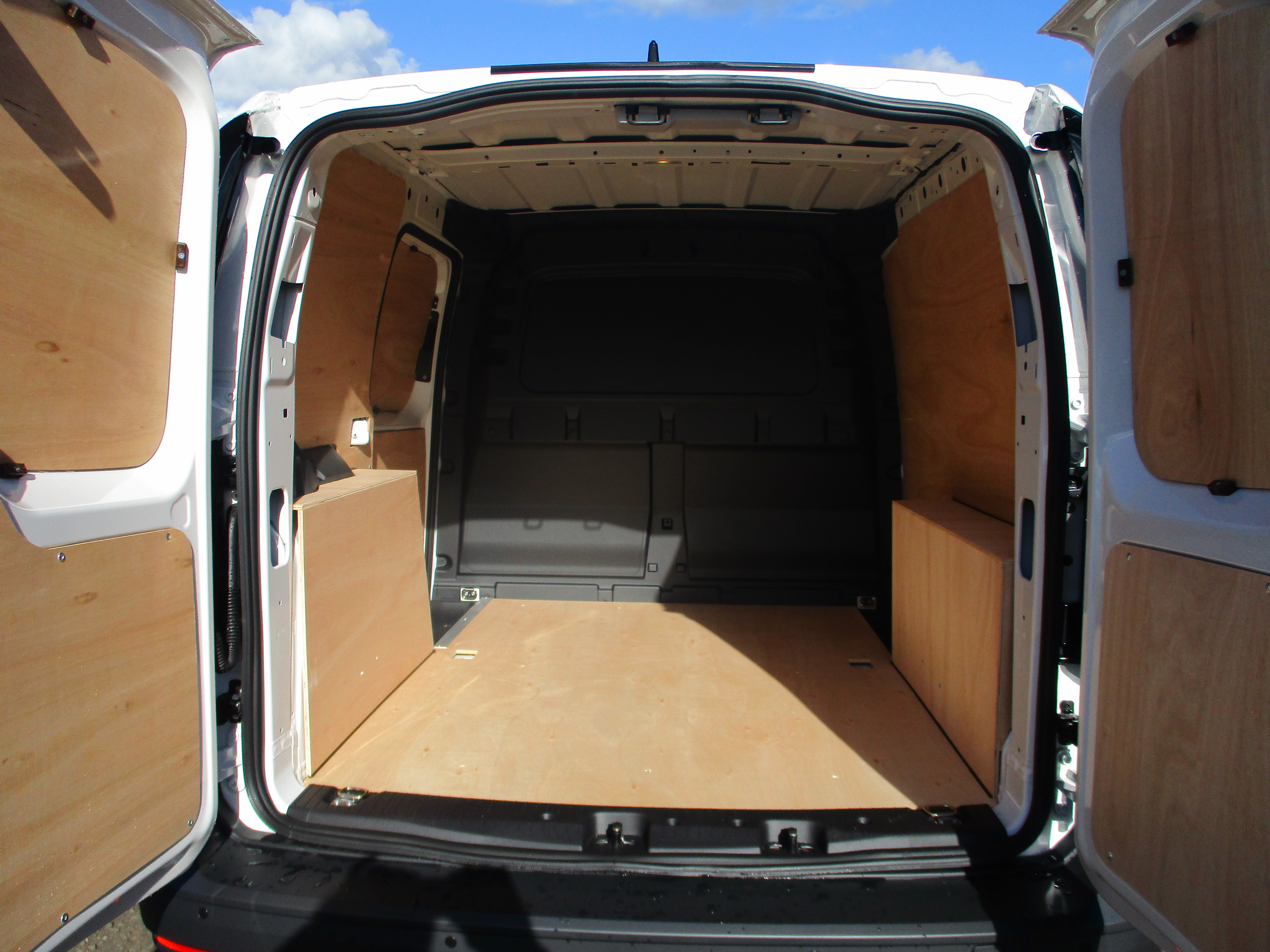 Volkswagen Caddy C20 2.0TDi 102PS Commerce Business/Tech Pack includes ply lining BIG SAVING ON LIST