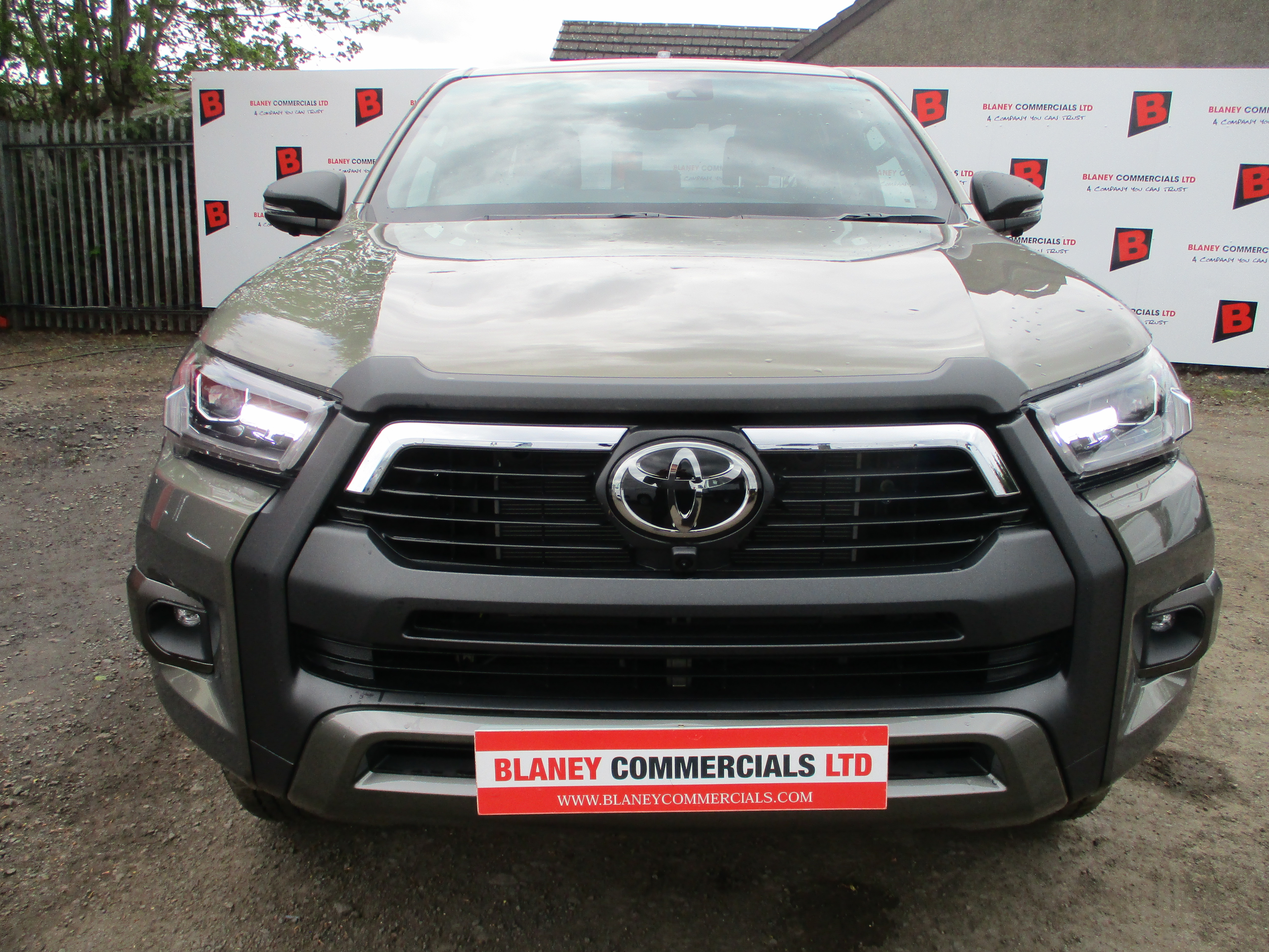 Toyota Hi Lux Invincible X 2.8 48V Mild Hybrid Double Cab Pick Up
