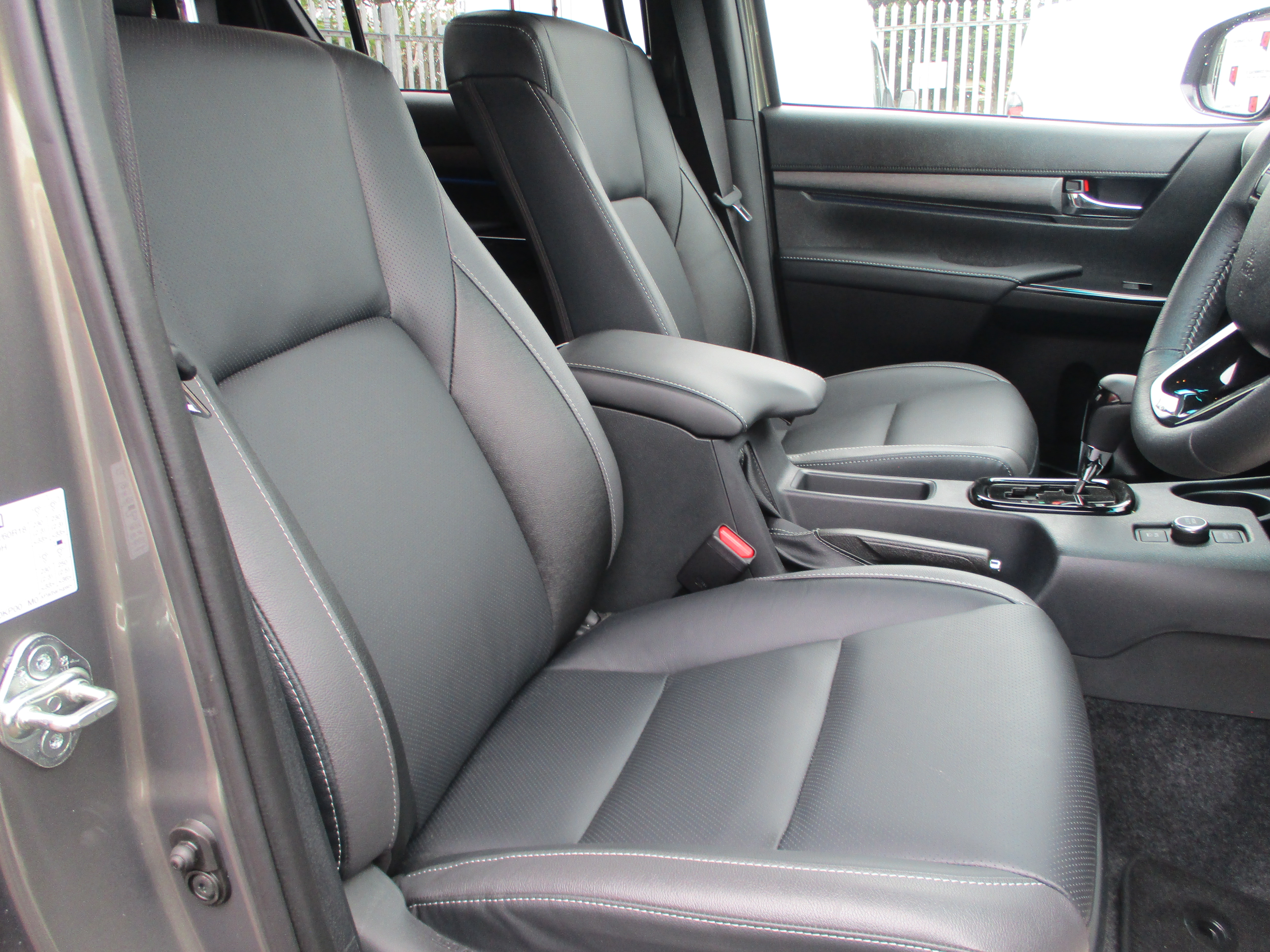 Toyota Hi Lux Invincible X 2.8 48V Mild Hybrid Double Cab Pick Up