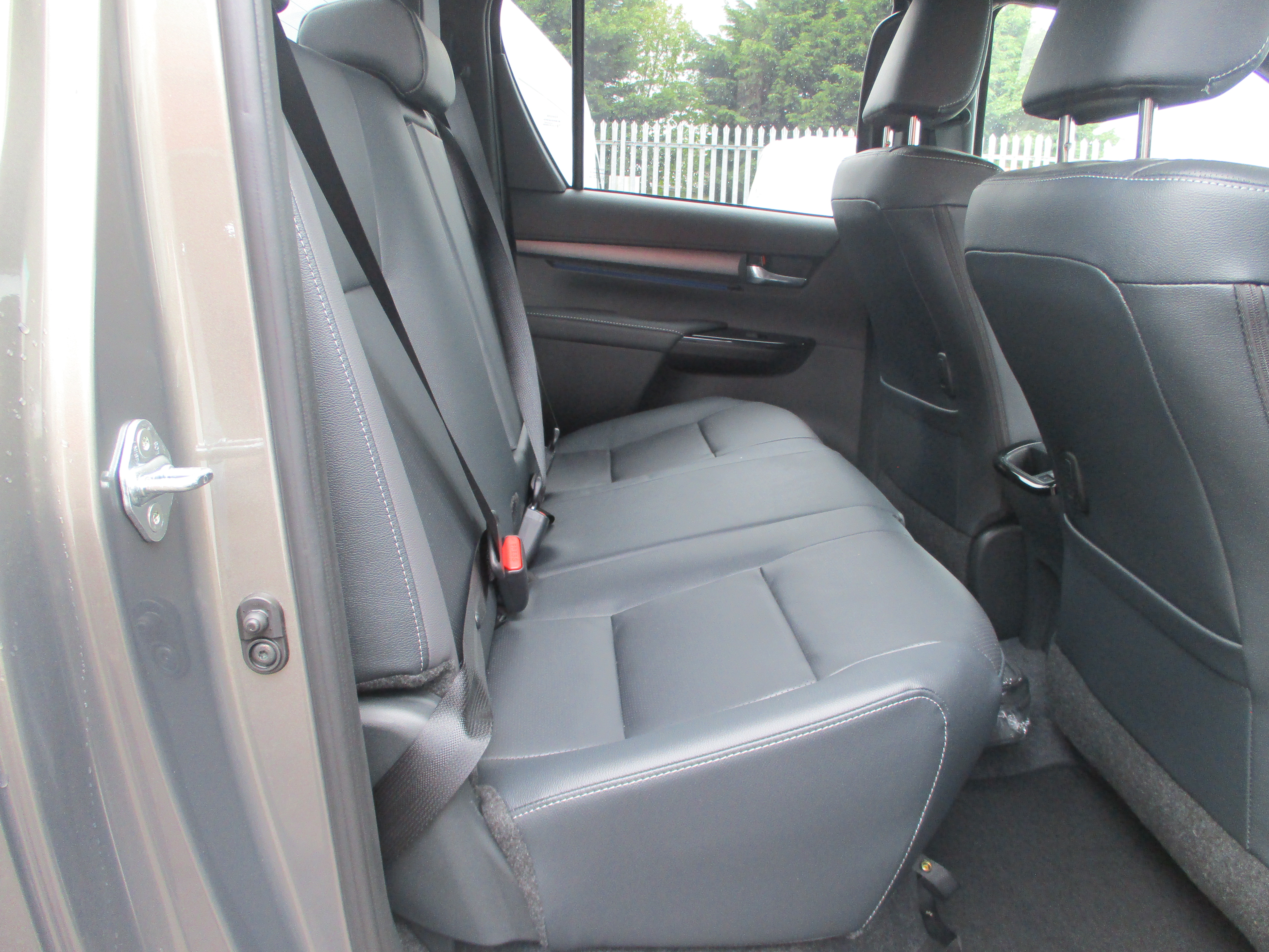 Toyota Hi Lux Invincible X 2.8 48V Mild Hybrid Double Cab Pick Up