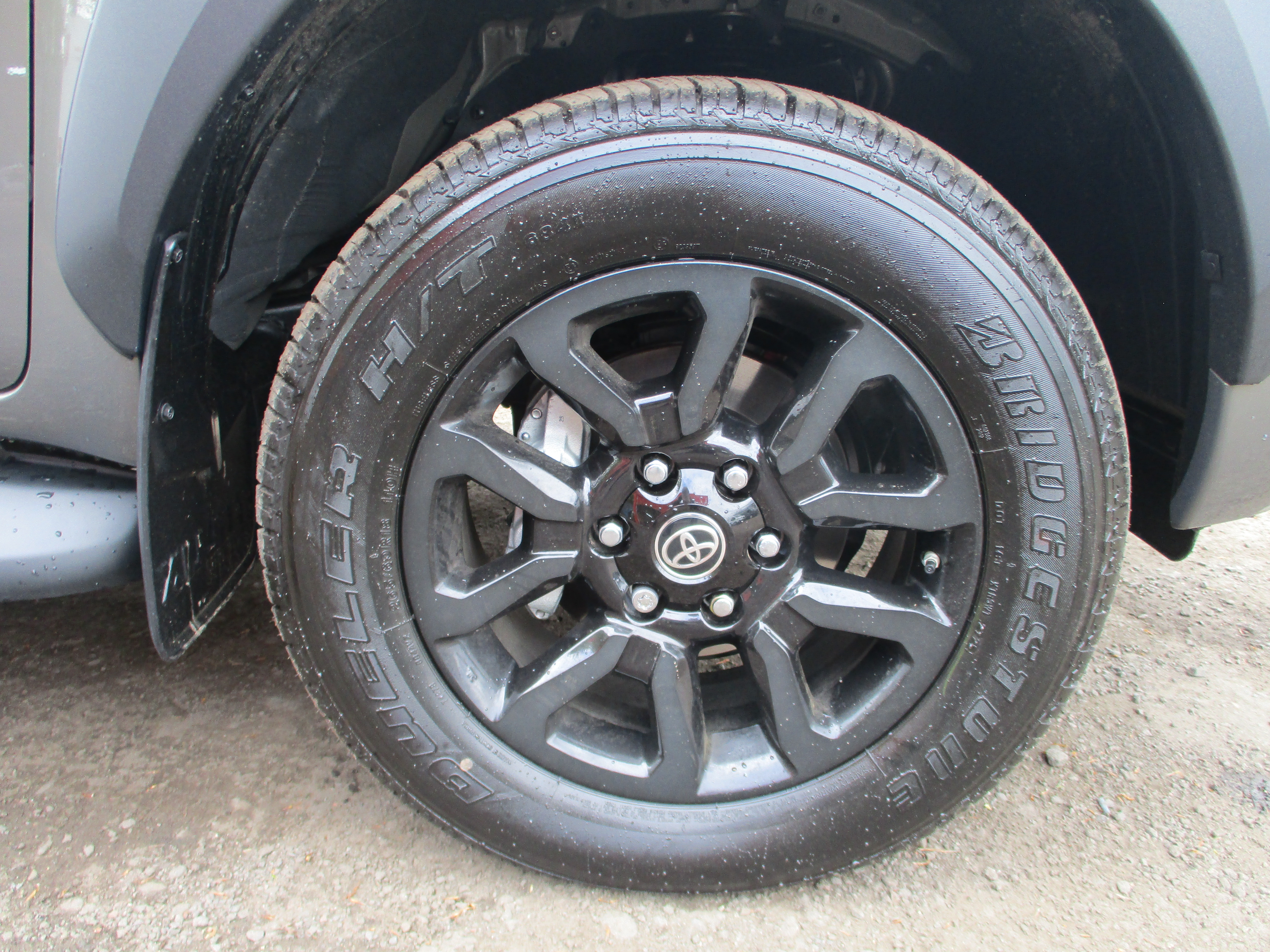 Toyota Hi Lux Invincible X 2.8 48V Mild Hybrid Double Cab Pick Up