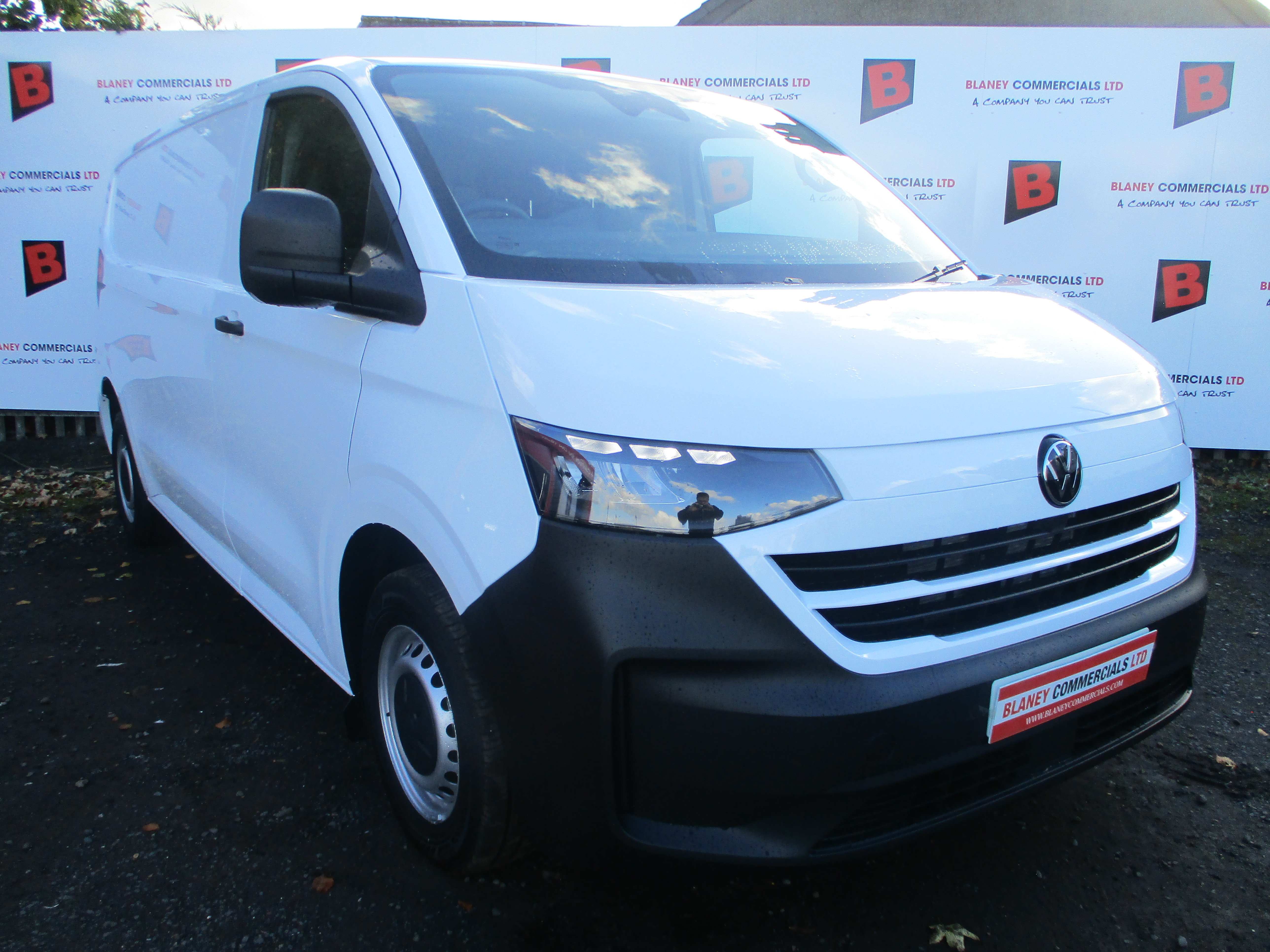 Volkswagen Transporter 2.0 TDi 110PS T28 LWB Commerce (5+ Promise, 5 Year Warranty, 5 Services, 5 Years Roadside Assist and more....!!)