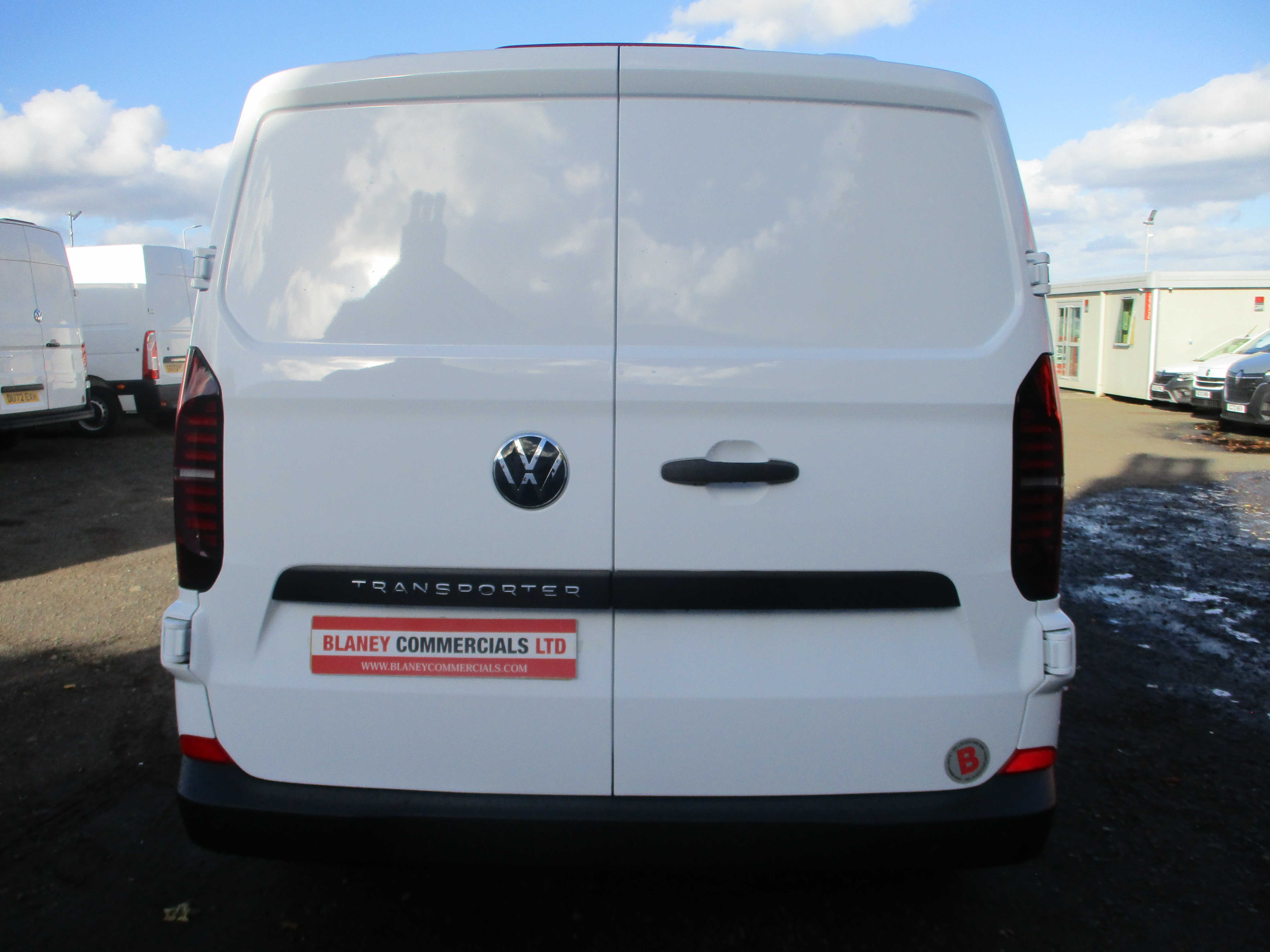 Volkswagen Transporter 2.0 TDi 110PS T28 LWB Commerce (5+ Promise, 5 Year Warranty, 5 Services, 5 Years Roadside Assist and more....!!)