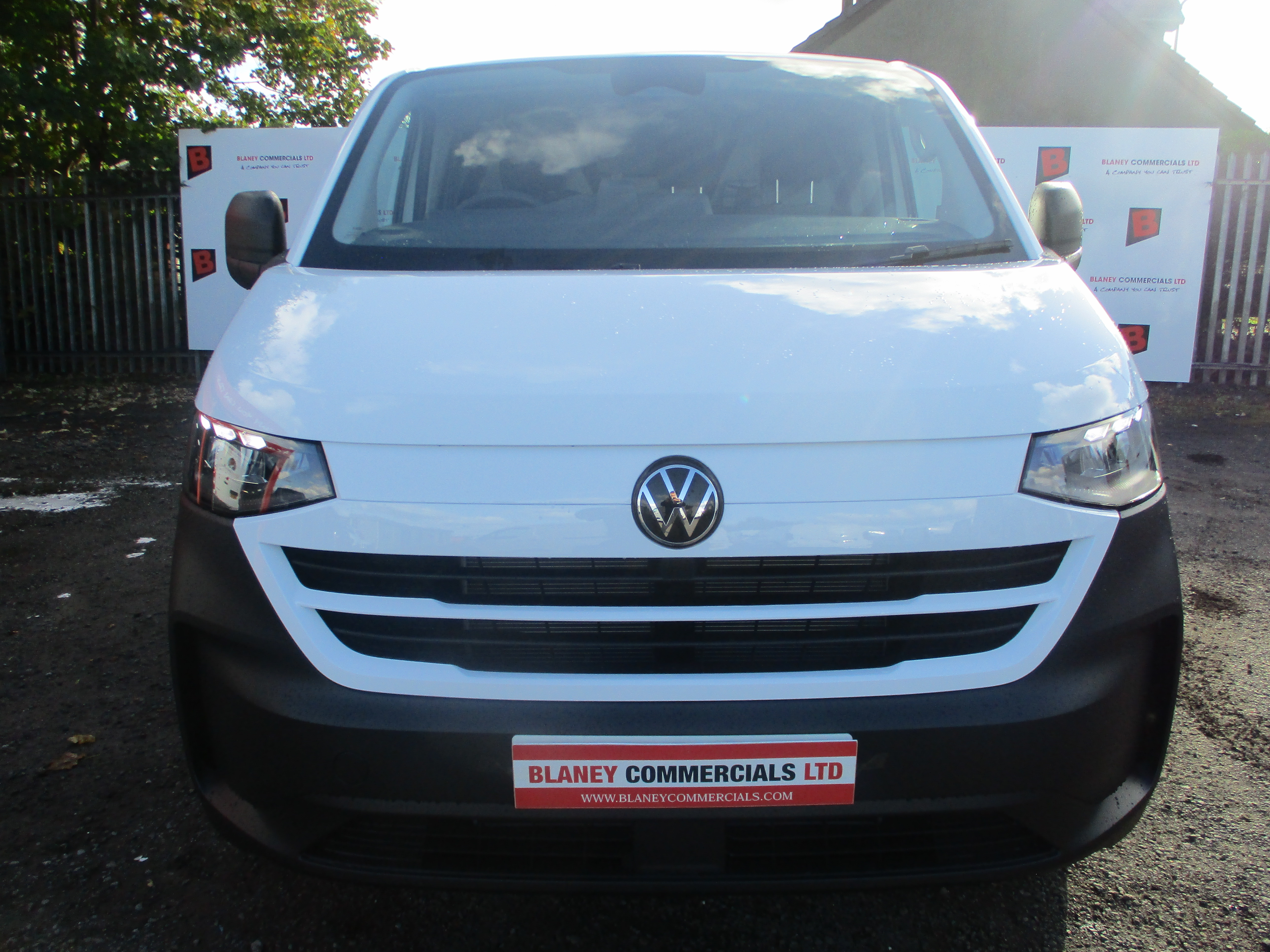 Volkswagen Transporter 2.0 TDi 110PS T28 LWB Commerce (5+ Promise, 5 Year Warranty, 5 Services, 5 Years Roadside Assist and more....!!)