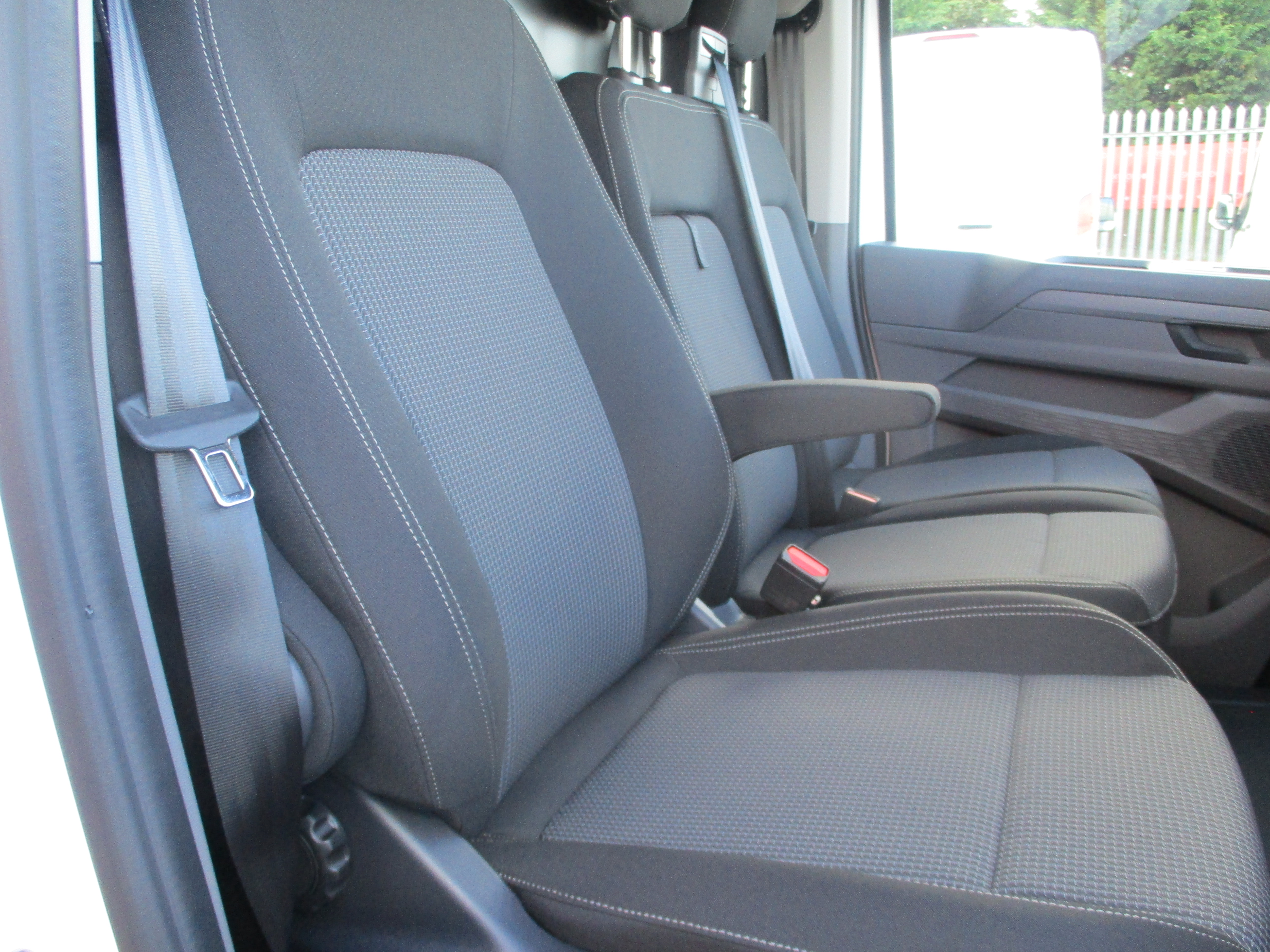 Volkswagen Transporter 2.0 TDi 110PS T28 LWB Commerce (5+ Promise, 5 Year Warranty, 5 Services, 5 Years Roadside Assist and more....!!)