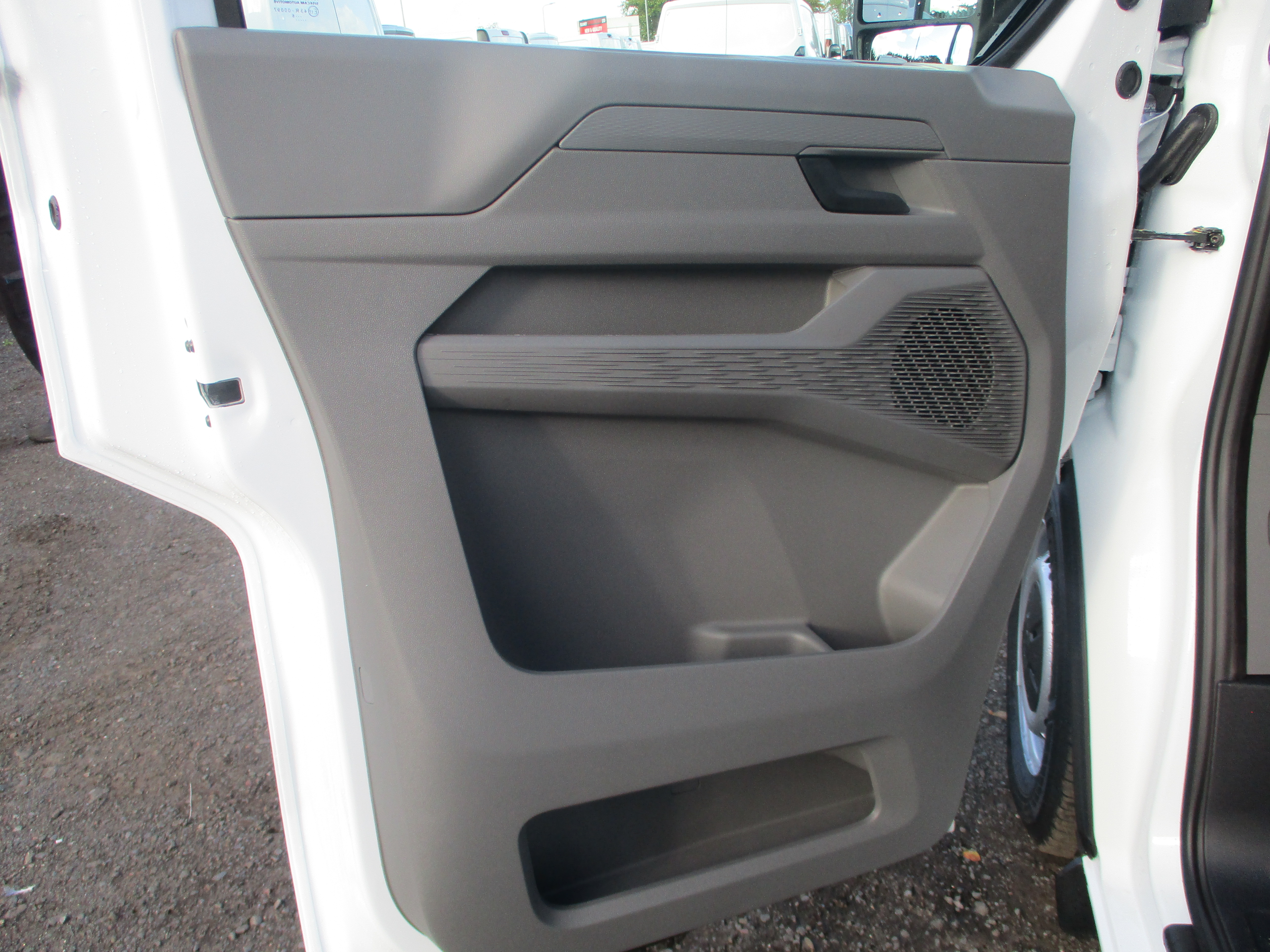 Volkswagen Transporter 2.0 TDi 110PS T28 LWB Commerce (5+ Promise, 5 Year Warranty, 5 Services, 5 Years Roadside Assist and more....!!)