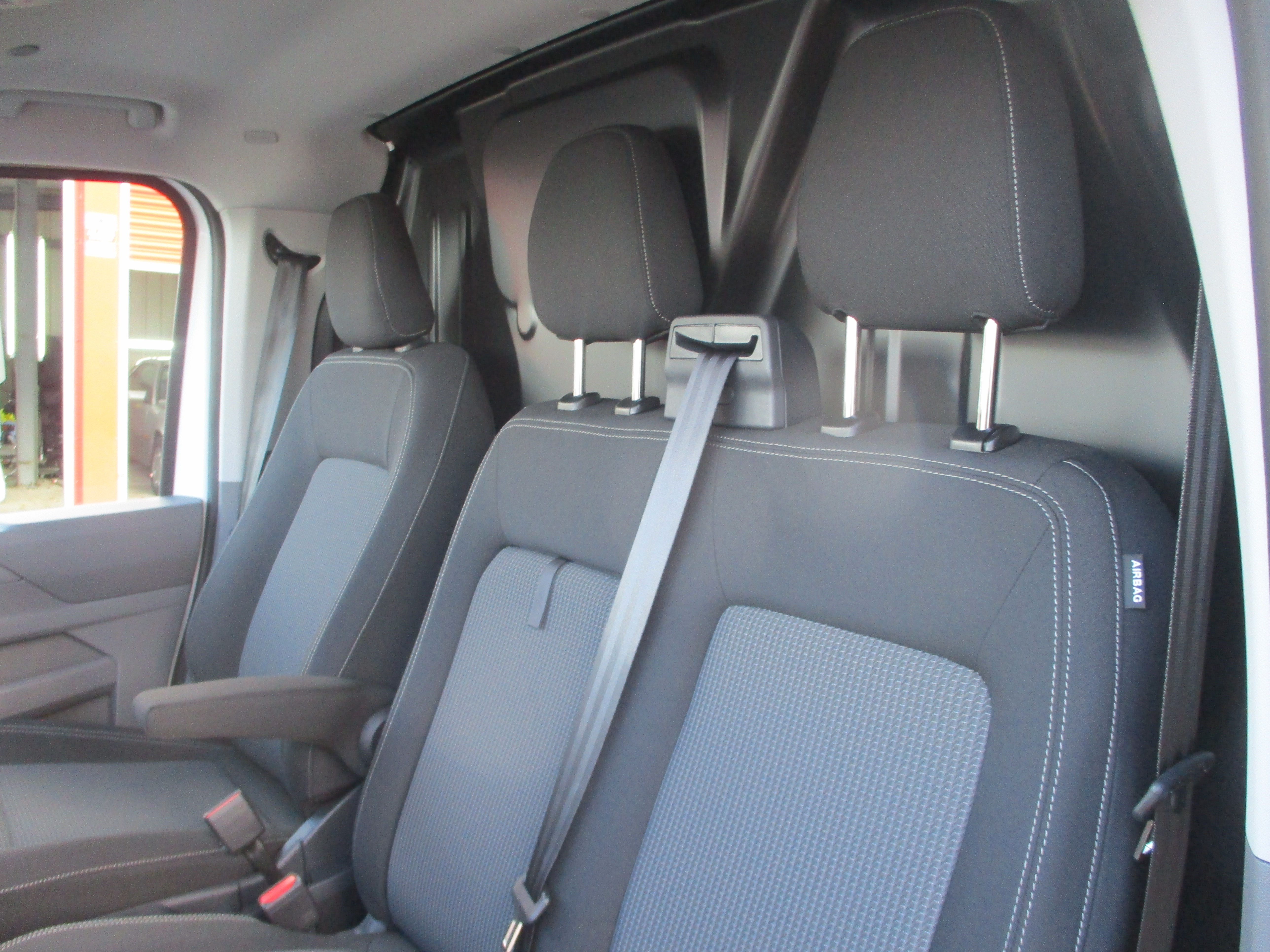 Volkswagen Transporter 2.0 TDi 110PS T28 LWB Commerce (5+ Promise, 5 Year Warranty, 5 Services, 5 Years Roadside Assist and more....!!)