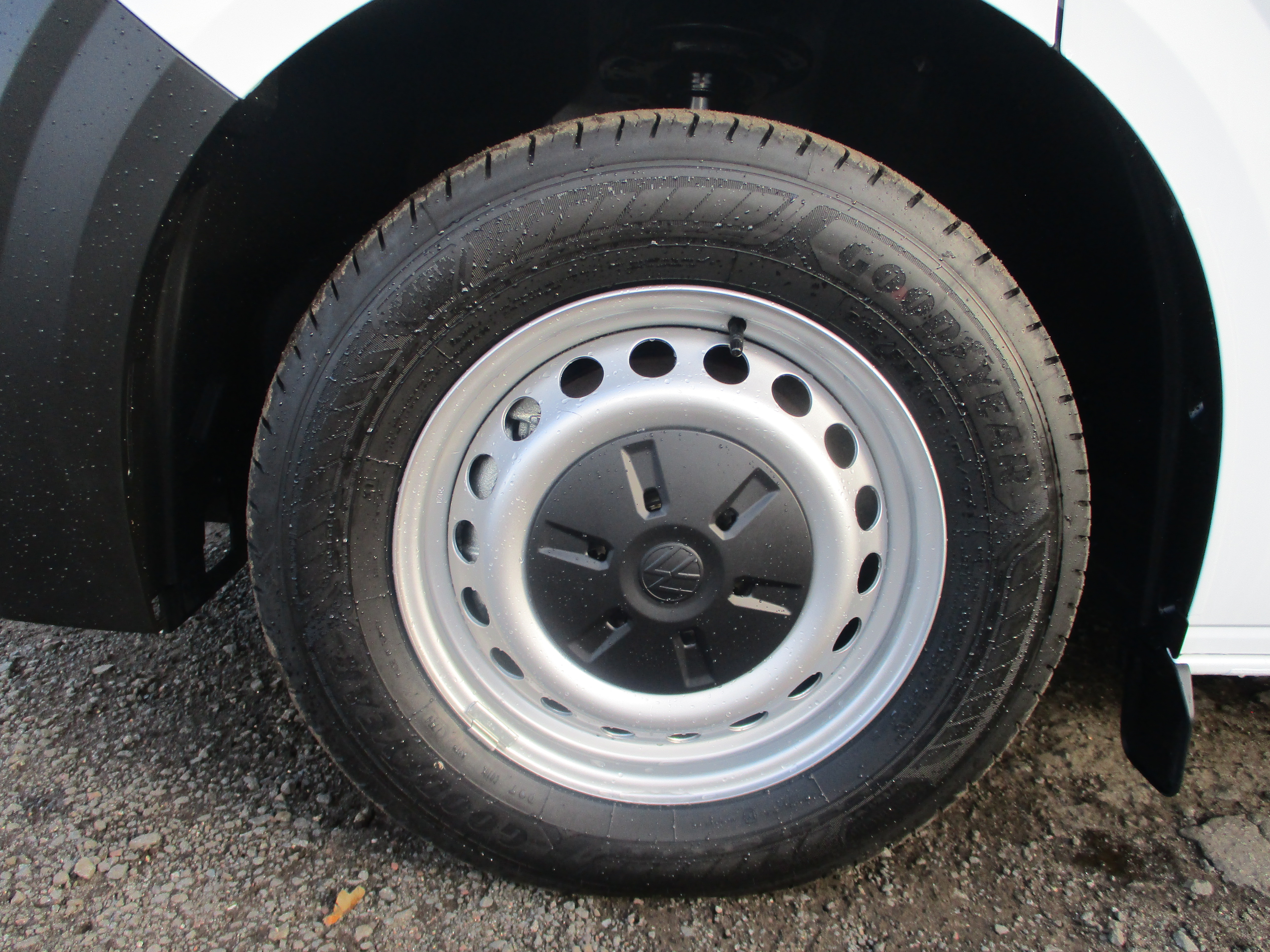 Volkswagen Transporter 2.0 TDi 110PS T28 LWB Commerce (5+ Promise, 5 Year Warranty, 5 Services, 5 Years Roadside Assist and more....!!)