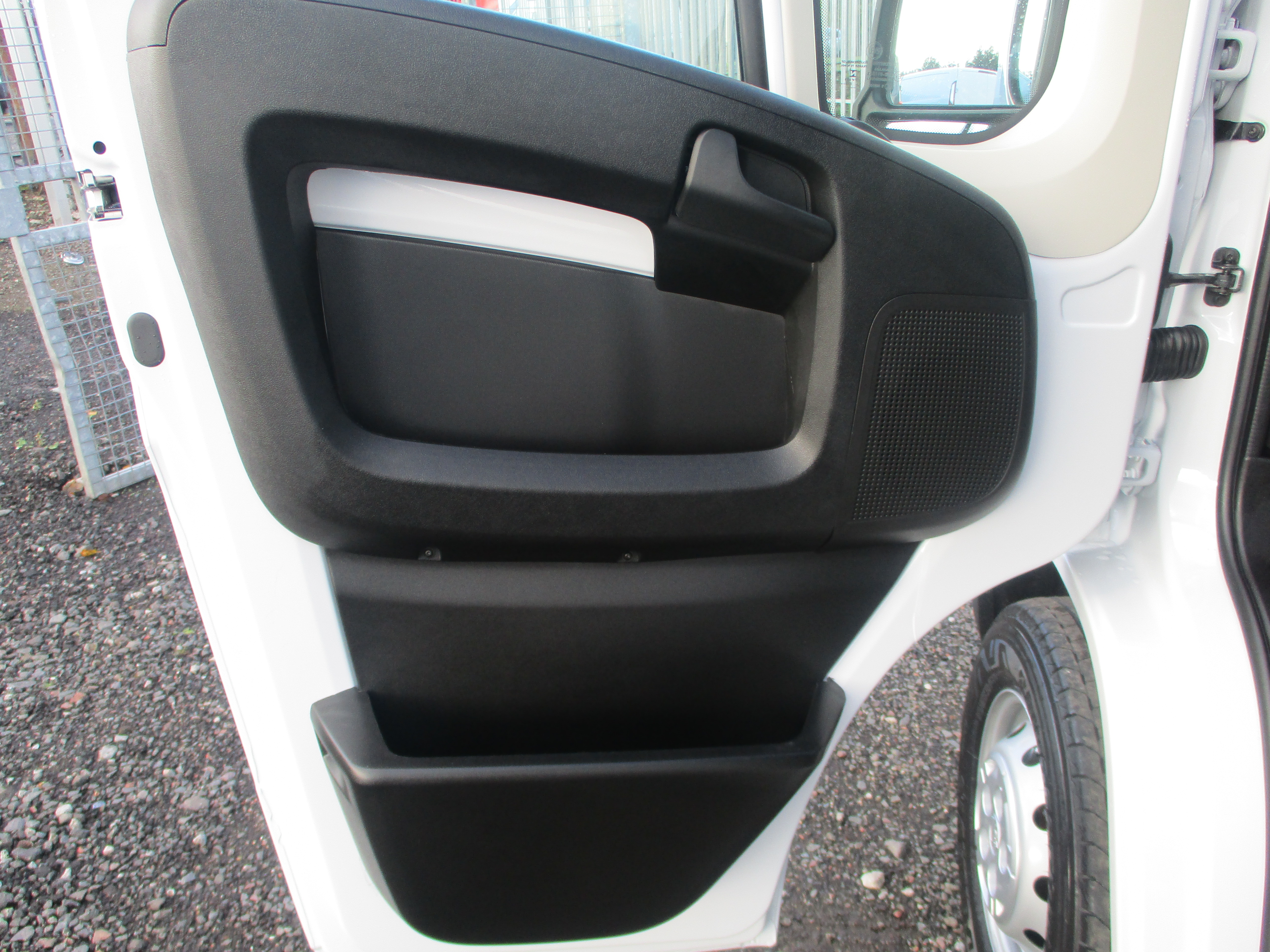 Vauxhall Movano 3500 L2H2 140PS Dynamic Panel Van. MASSIVE SPEC includes, AIR CON, SAT NAV, CRUISE CONTROL, PARKING SENSORS & MORE....