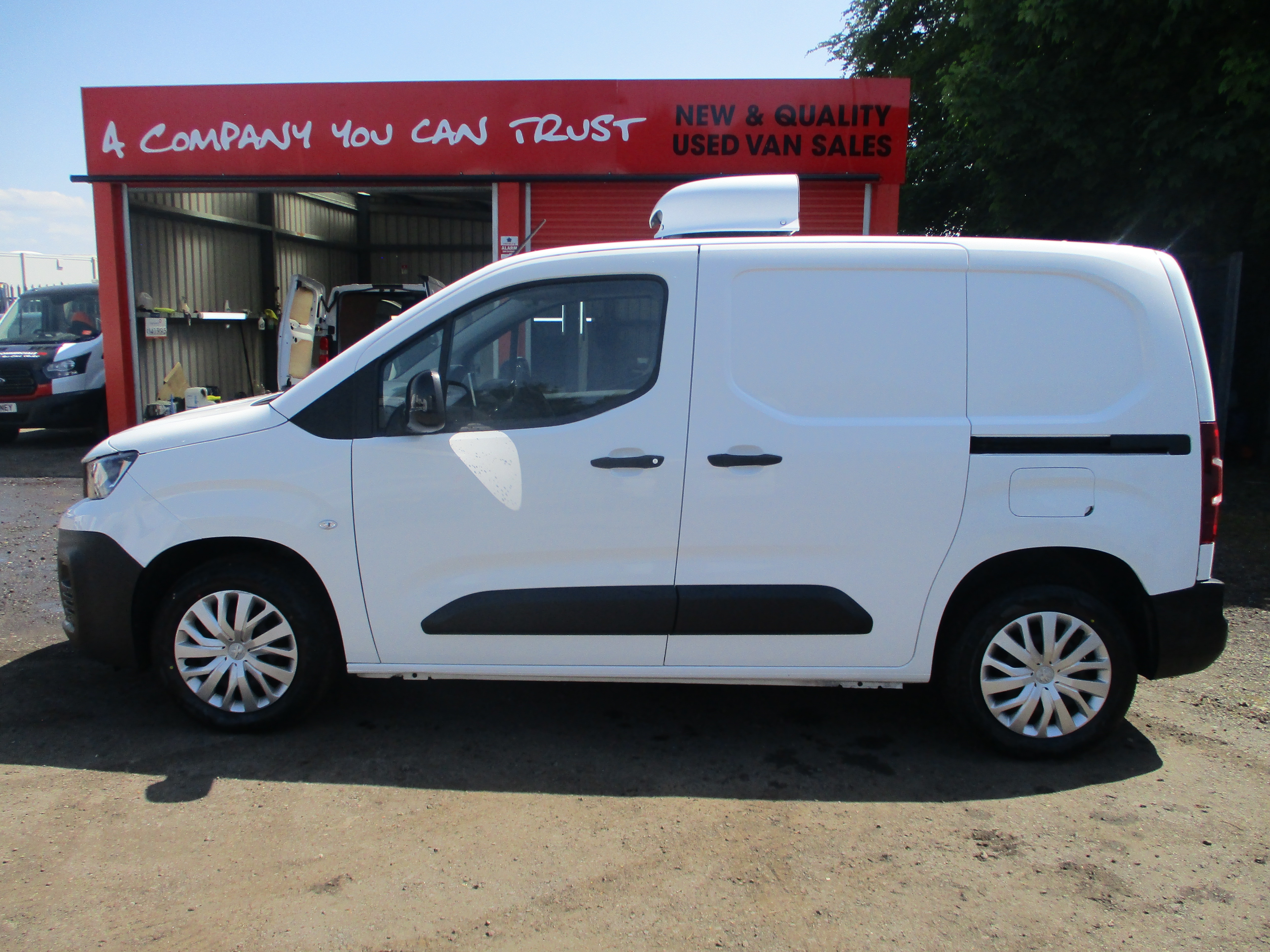 Peugeot Partner 1000kg 1.5 BlueHDi 100PS Professional Pro FRIDGE VAN