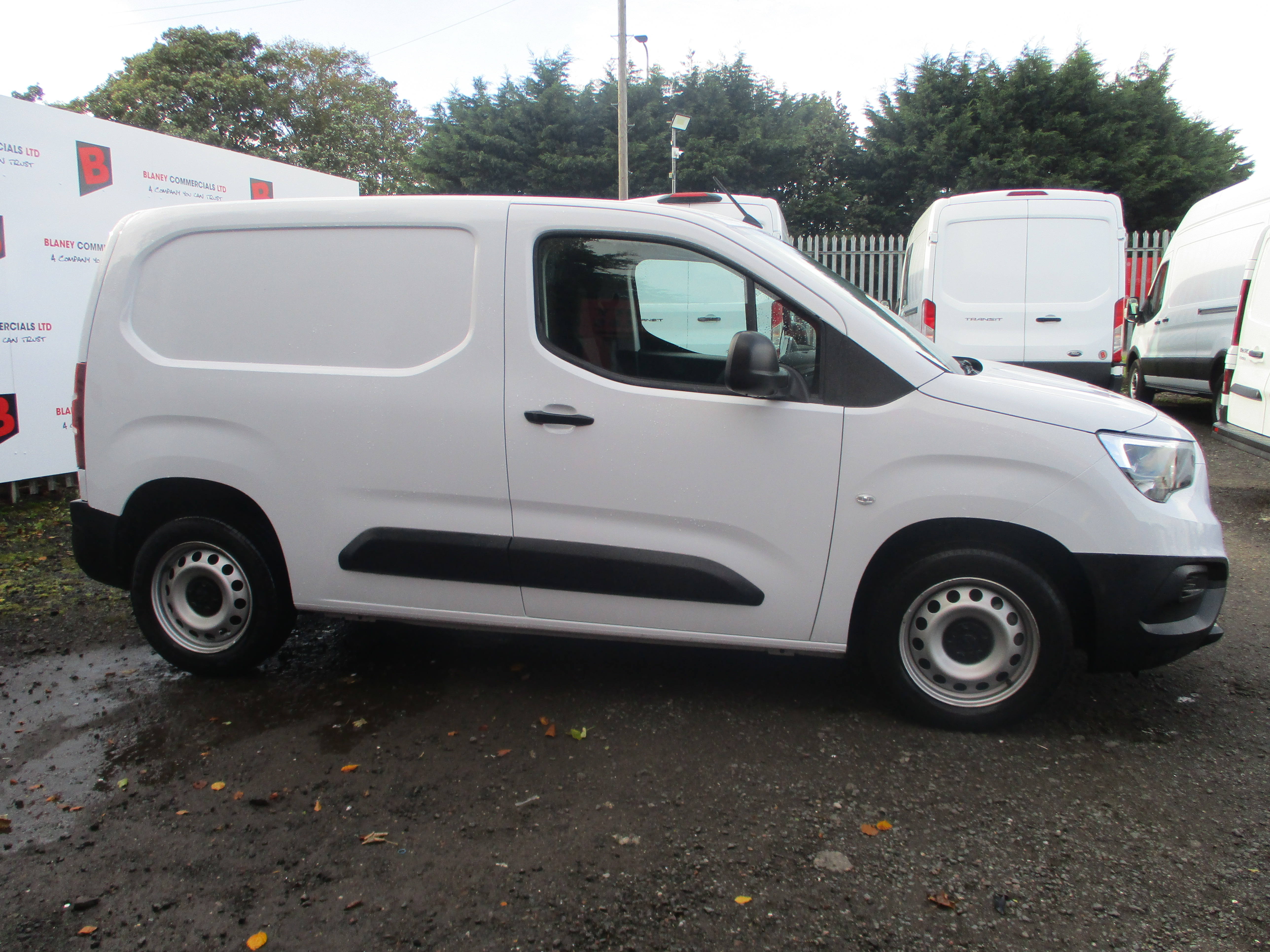 Vauxhall Combo Cargo 1.5TD 100PS 2300 Prime Van with AIR CON (Covered only 18,000 Miles from New)