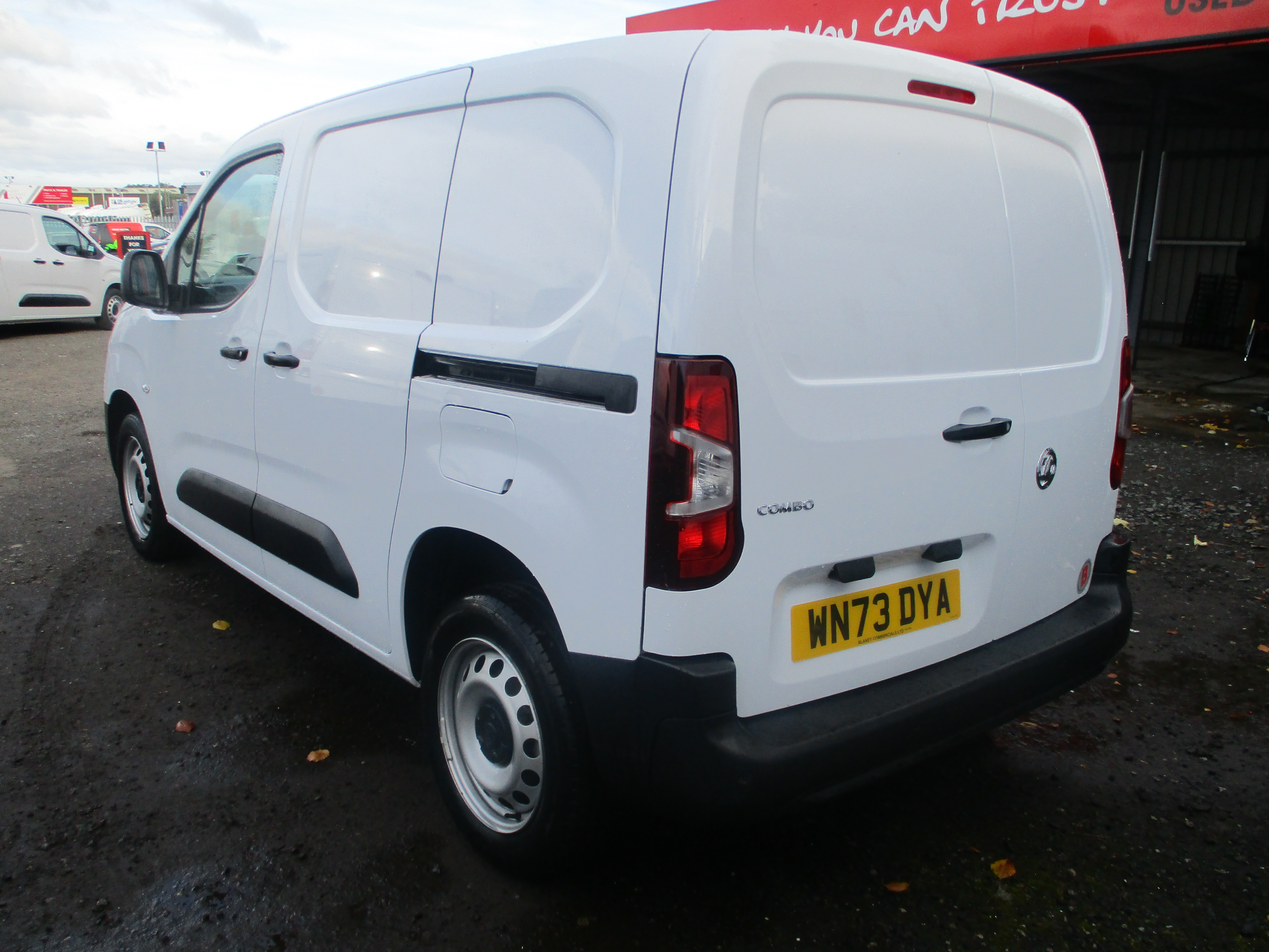 Vauxhall Combo Cargo 1.5TD 100PS 2300 Prime Van with AIR CON (Covered only 18,000 Miles from New)