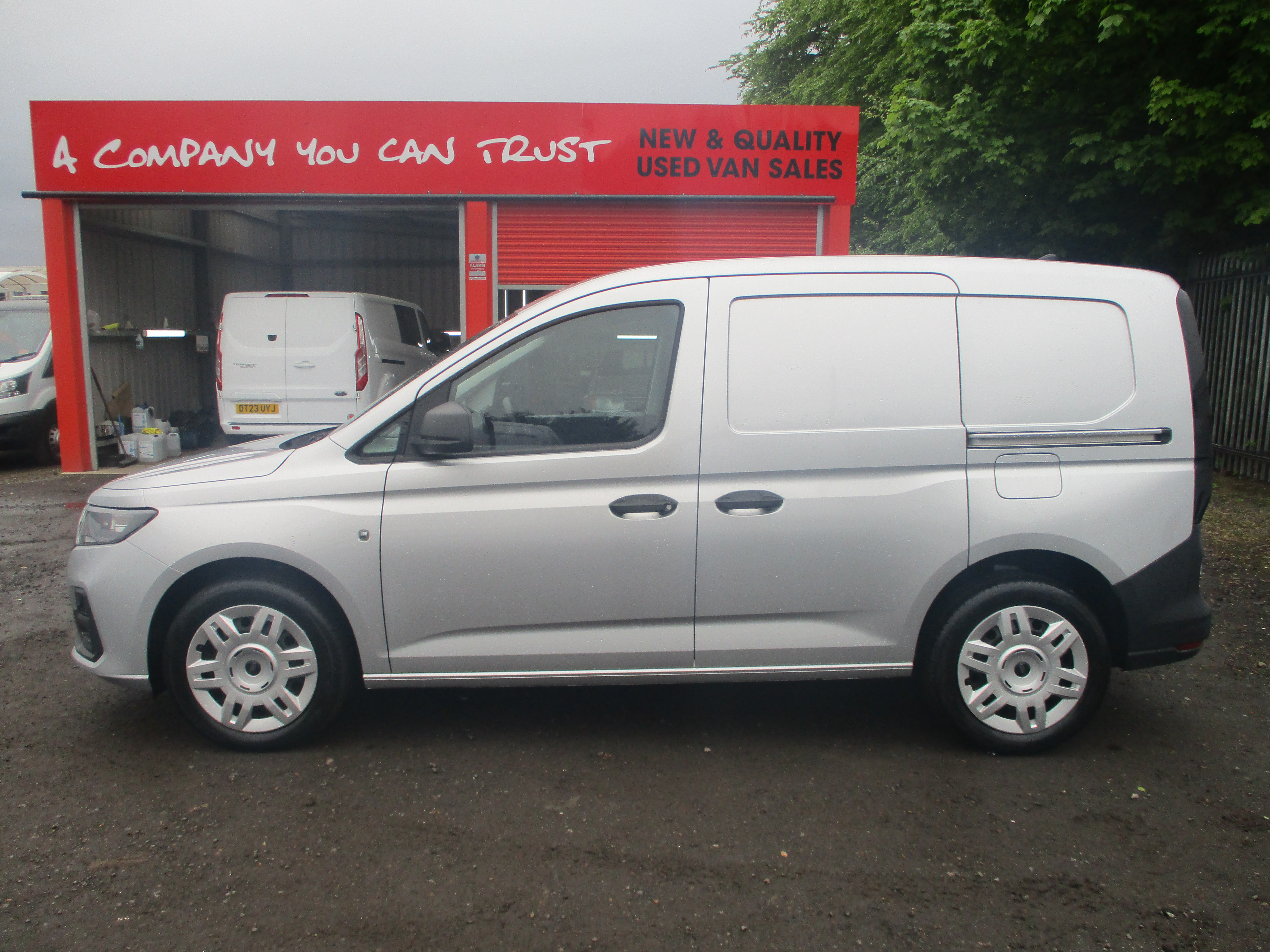 Ford Connect 220 L1 2.0 EcoBlue 102PS Trend Van (STUNNING WITH NICE SPEC)