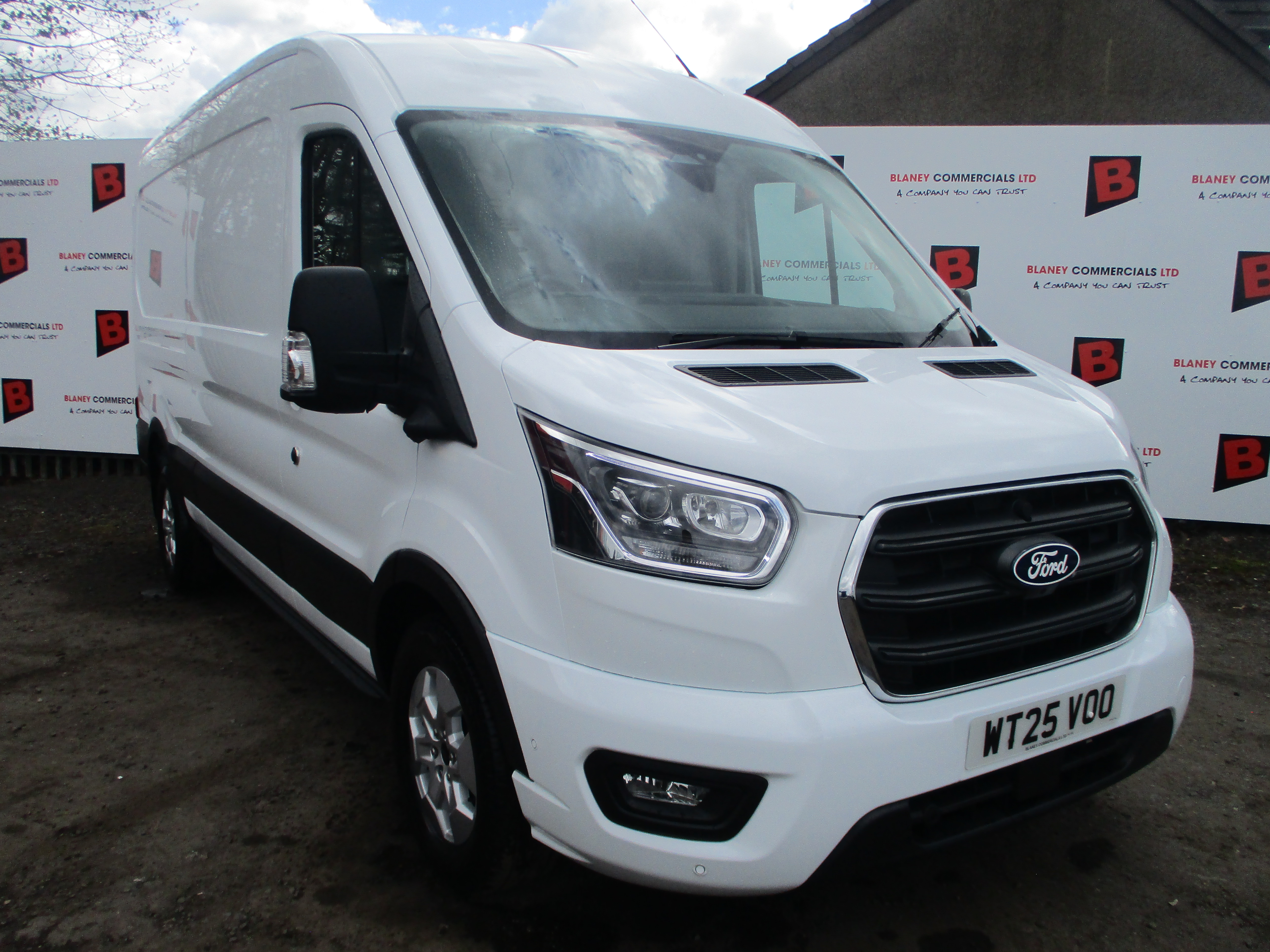 Ford Transit 350 2.0 EcoBlue 165PS L3H2 AUTO (NAV) Limited Van (STUNNING WITH &pound;2,500 OFF RRP)
