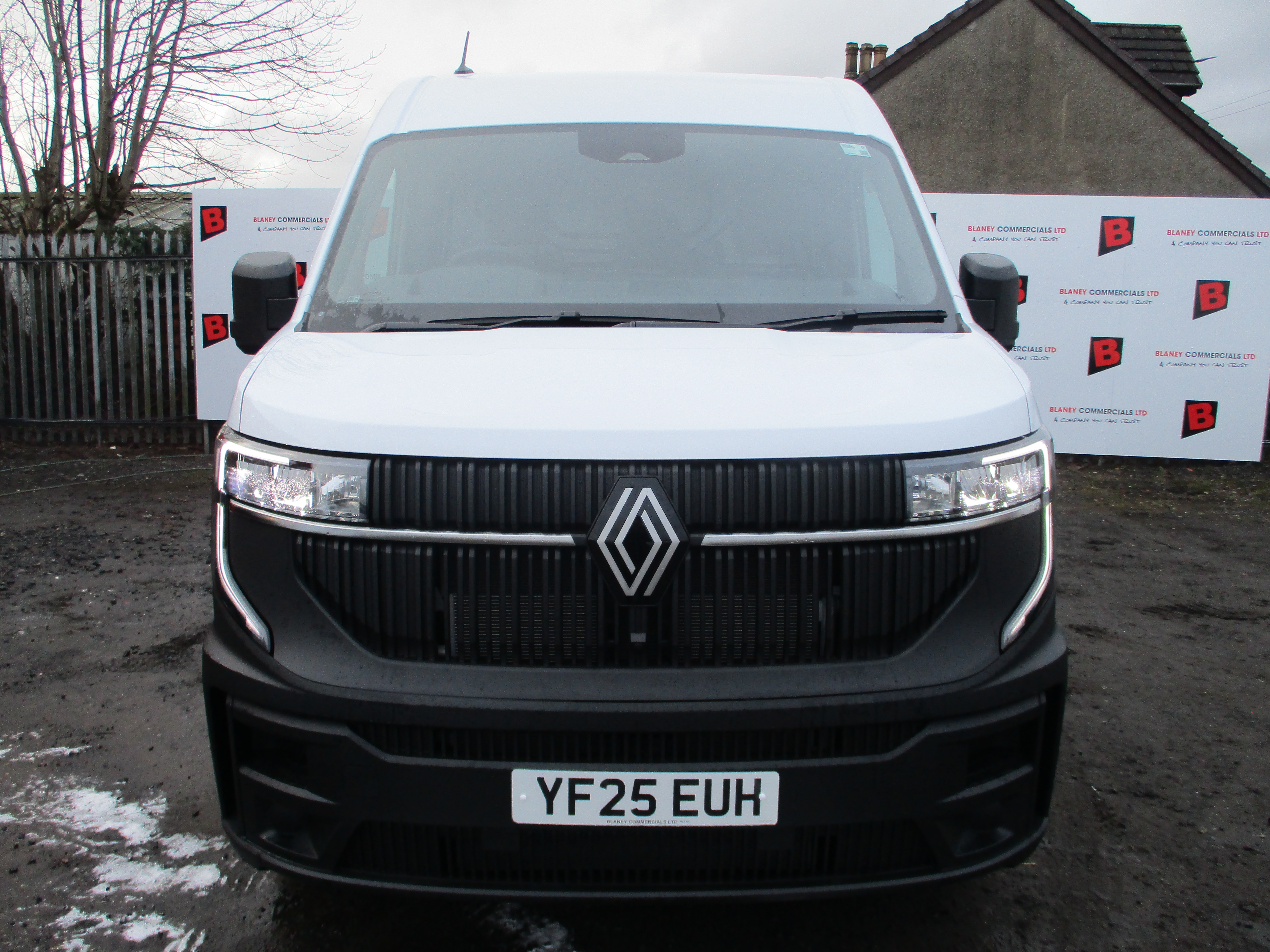 Renault Master MM35 Blue dCi 130PS Advance Van MWB Medium Roof  (Pre Reg & Ply Lined)