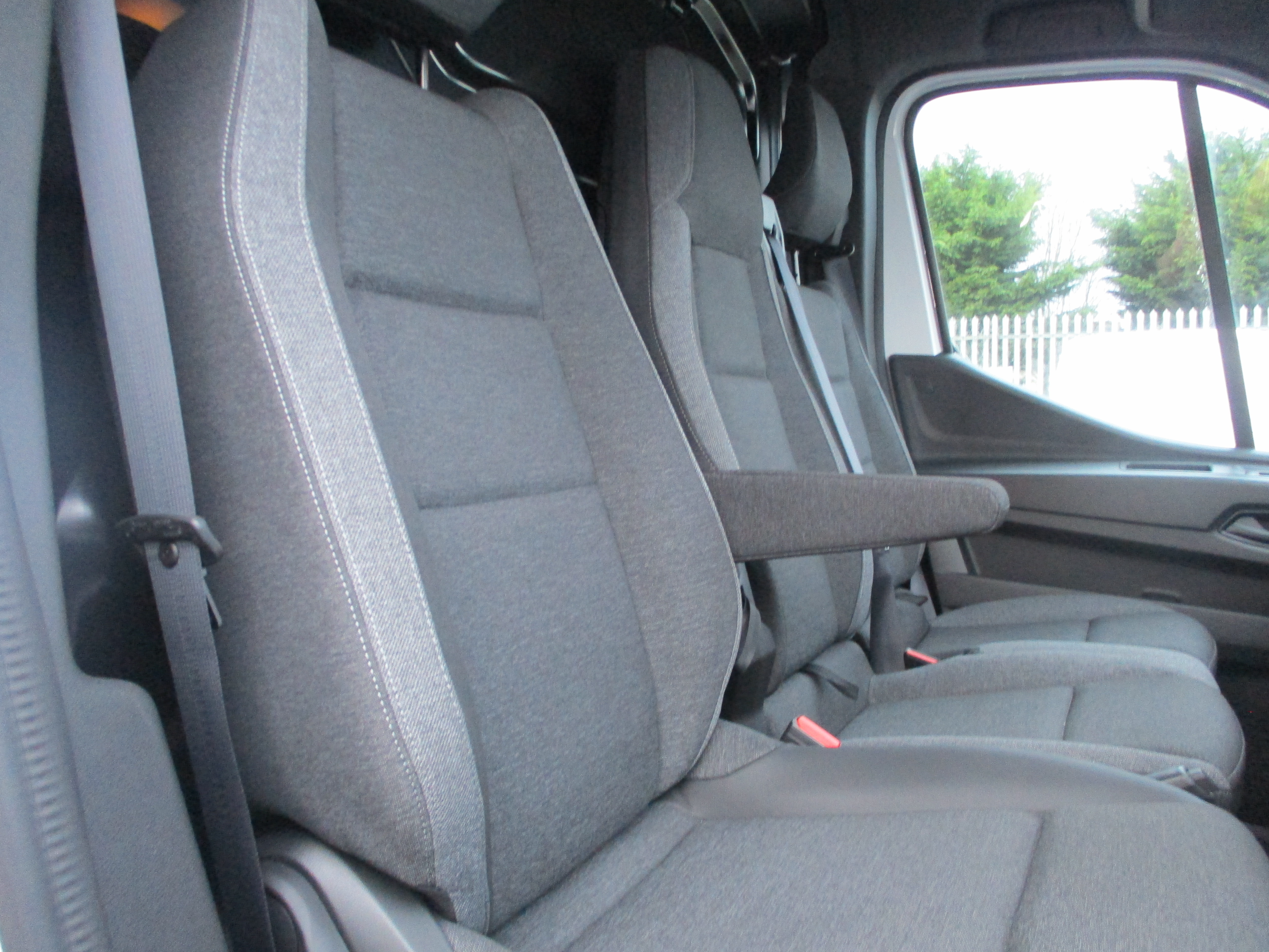 Renault Master MM35 Blue dCi 130PS Advance Van MWB Medium Roof  (Pre Reg & Ply Lined)