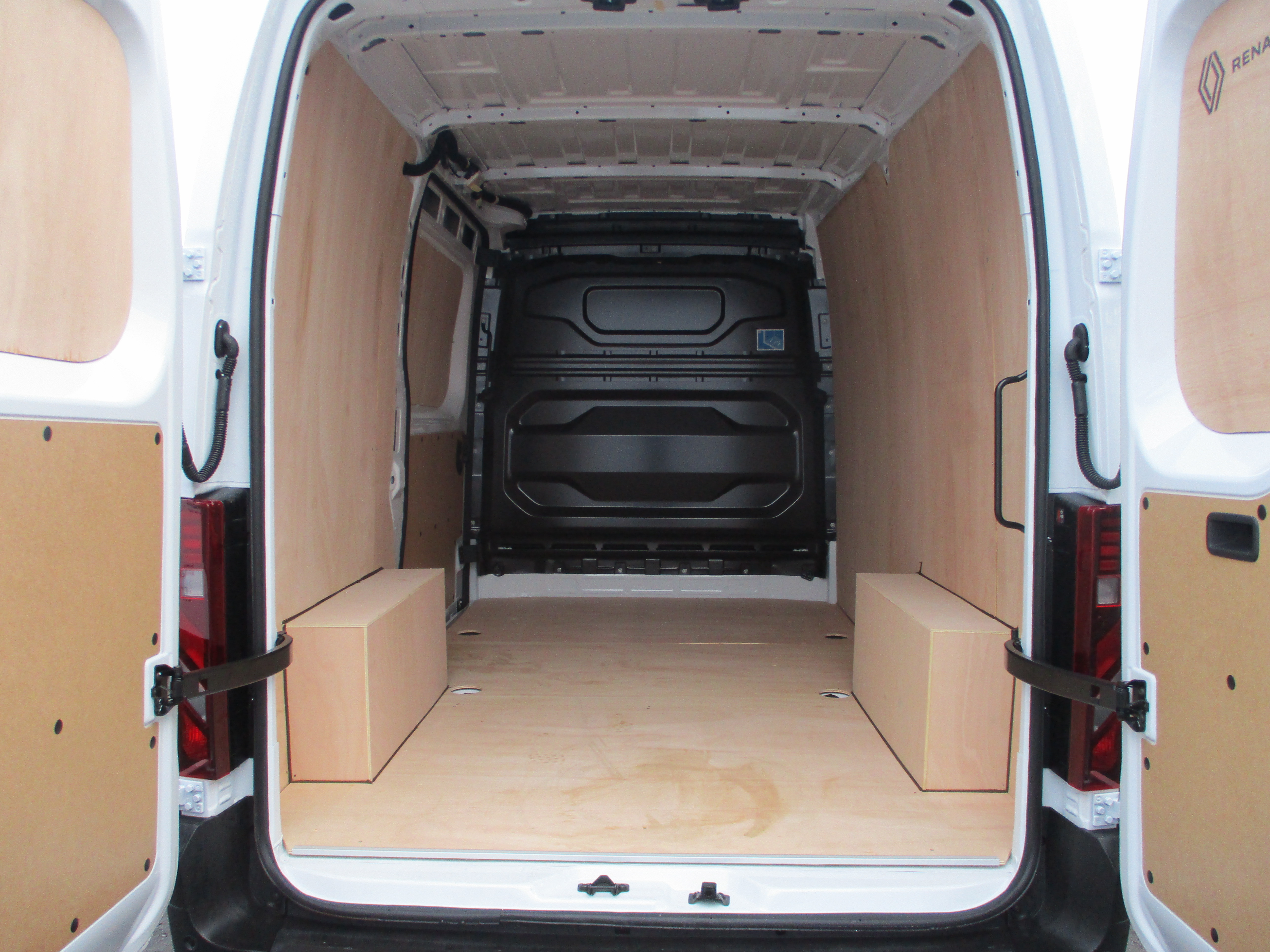 Renault Master MM35 Blue dCi 130PS Advance Van MWB Medium Roof  (Pre Reg & Ply Lined)