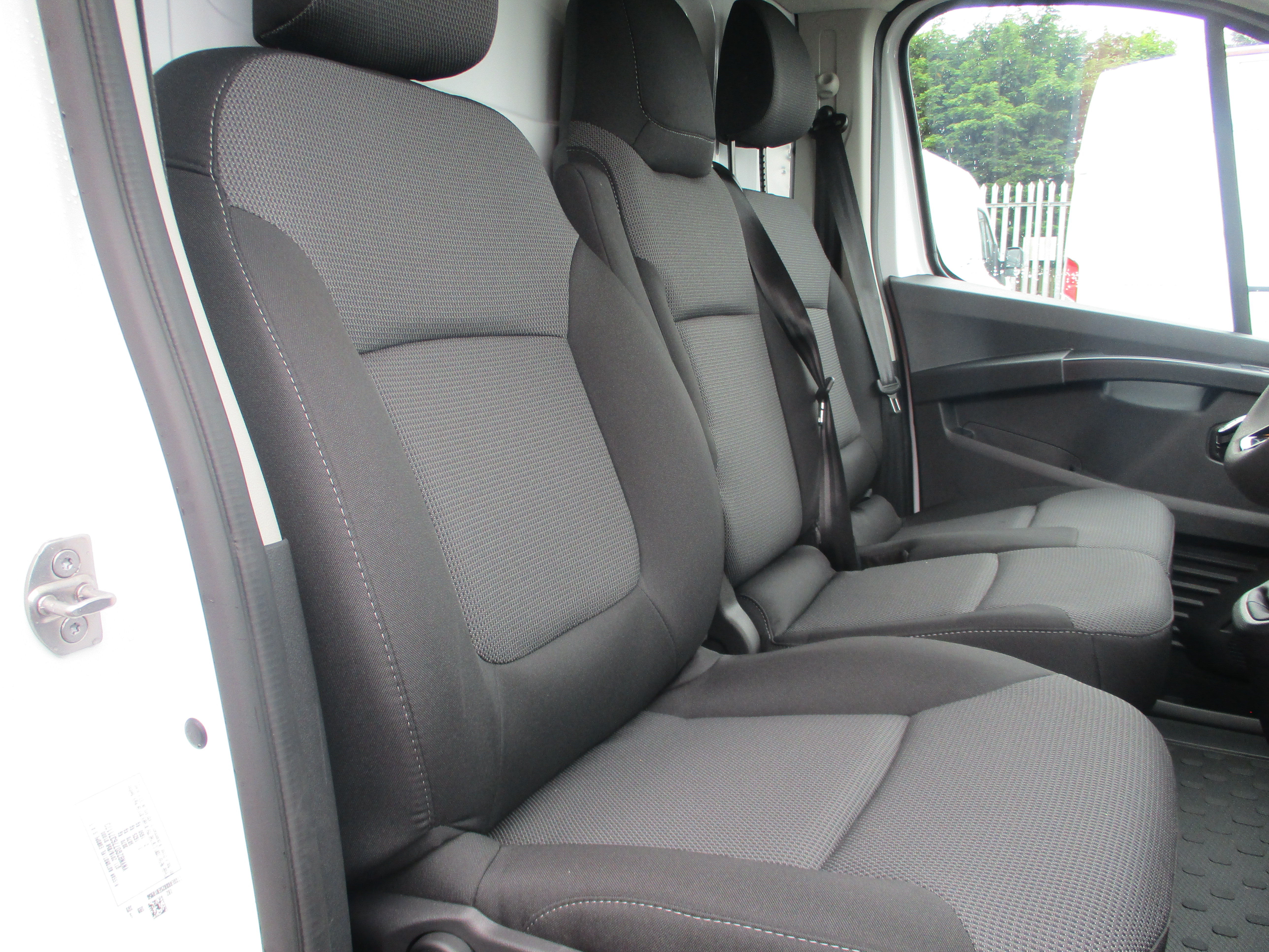 Nissan Primaster L2 LWB 2.0 dCi 110PS Acenta Van (5 YEAR WARRANTY !!)
