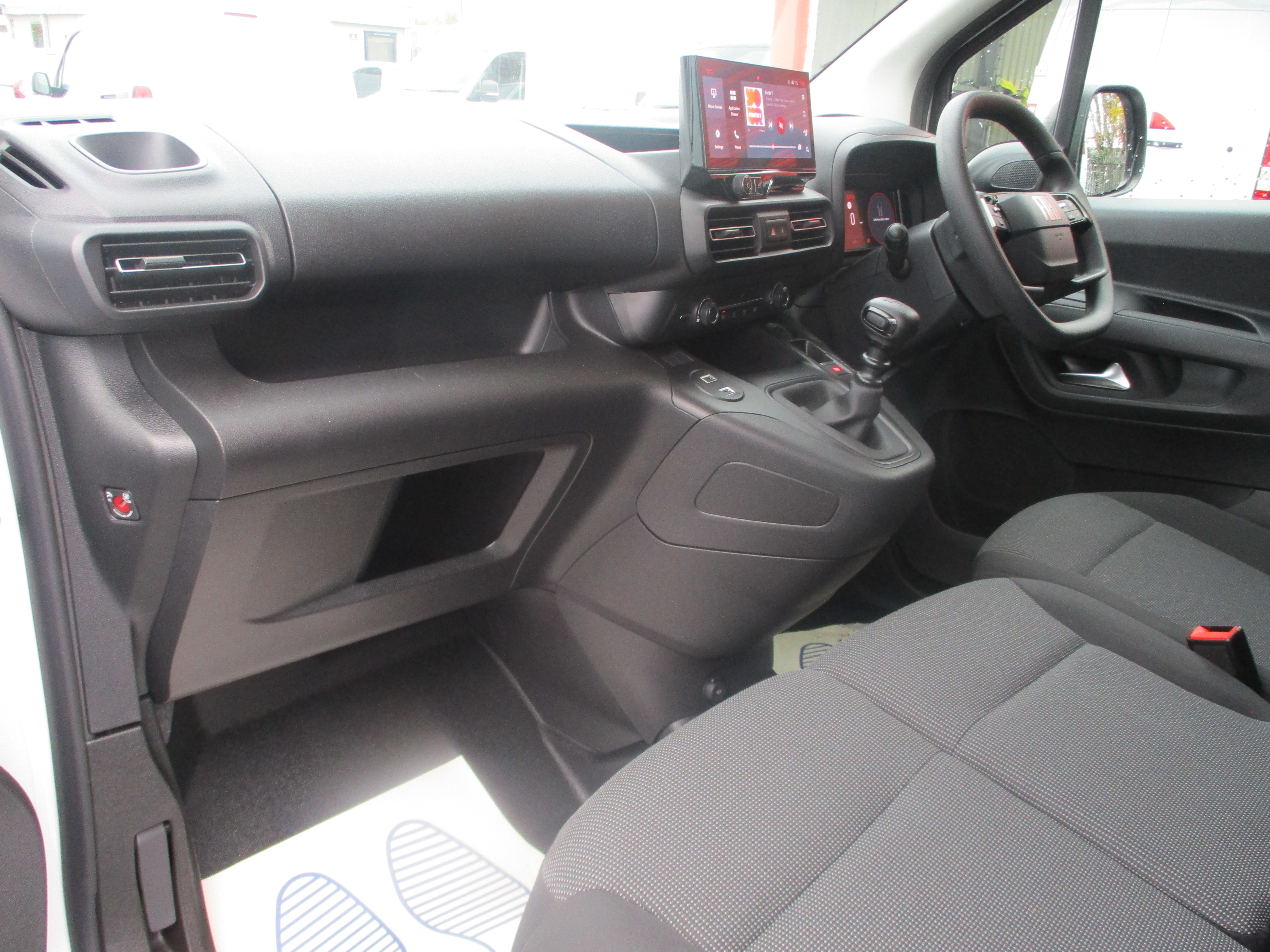 Fiat Doblo L1 1.5 D 100PS Primo (NICE SPEC including AIR CON, APPLE CARPLAY, PARKING SENSORS & MORE..) CHOICE OF 2