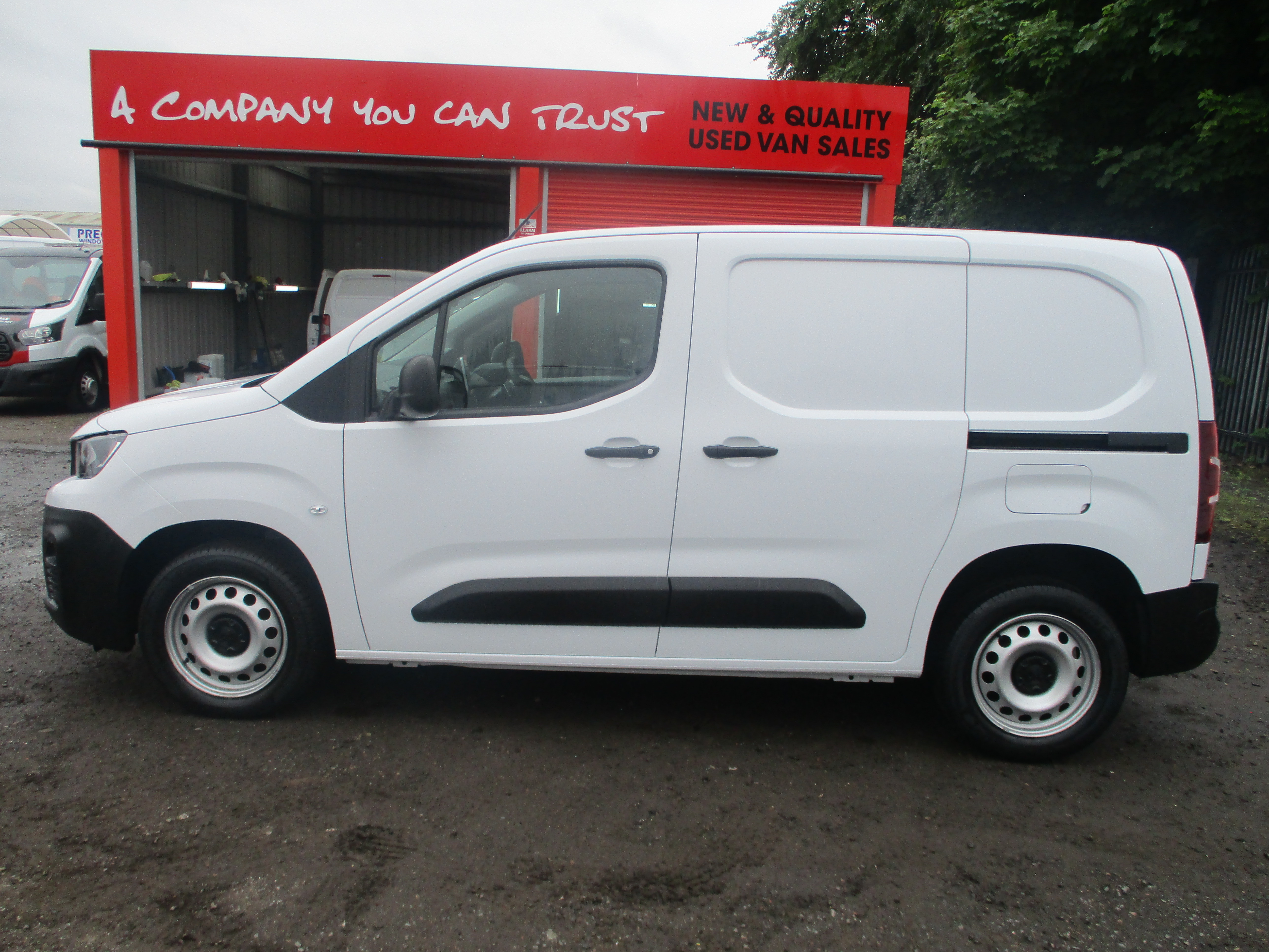 Peugeot Partner 1000 1.5 BlueHDi 130PS Professional + Premier EAT8 (AUTOMATIC)