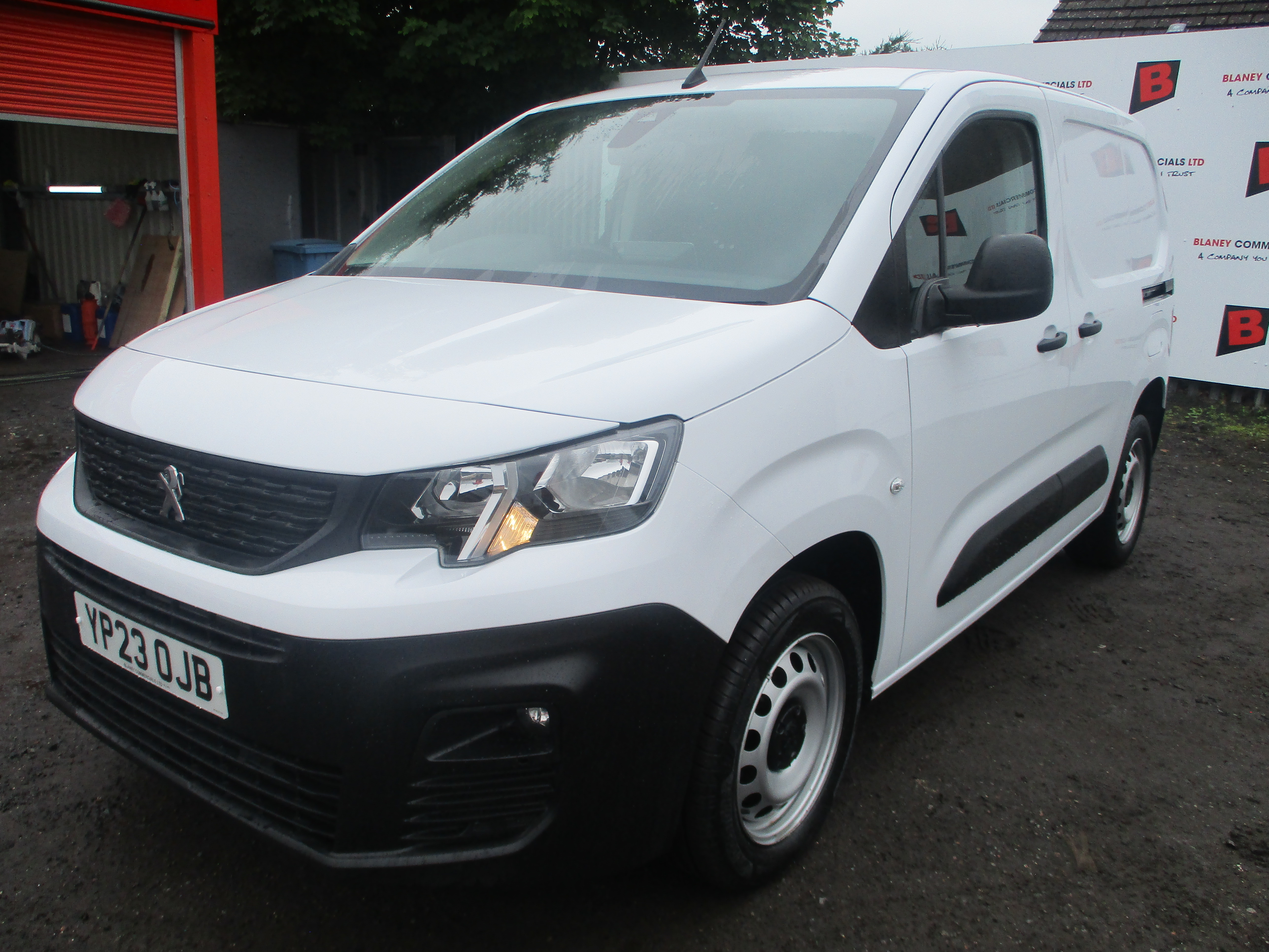 Peugeot Partner 1000 1.5 BlueHDi 130PS Professional + Premier EAT8 (AUTOMATIC)