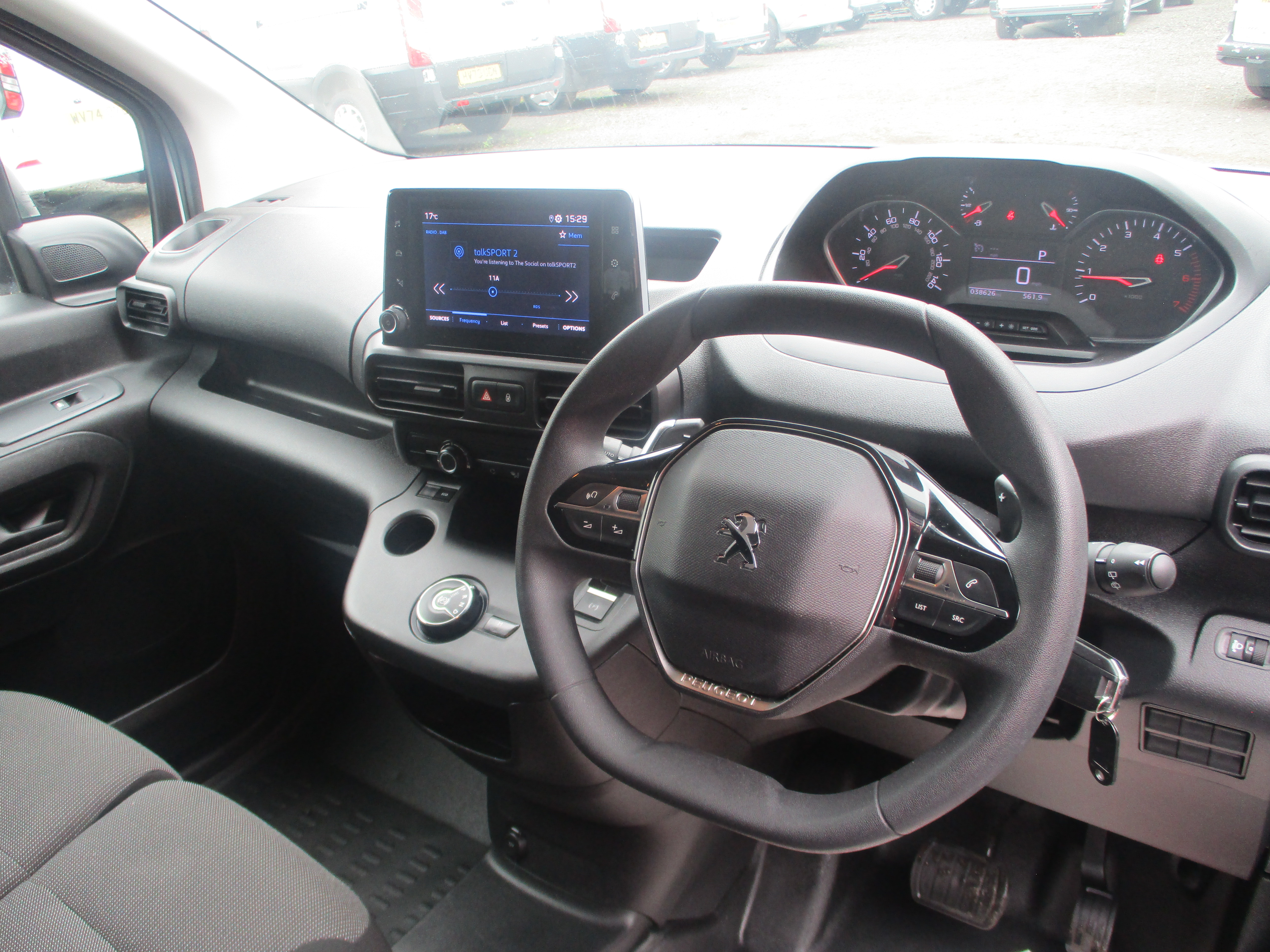 Peugeot Partner 1000 1.5 BlueHDi 130PS Professional + Premier EAT8 (AUTOMATIC)