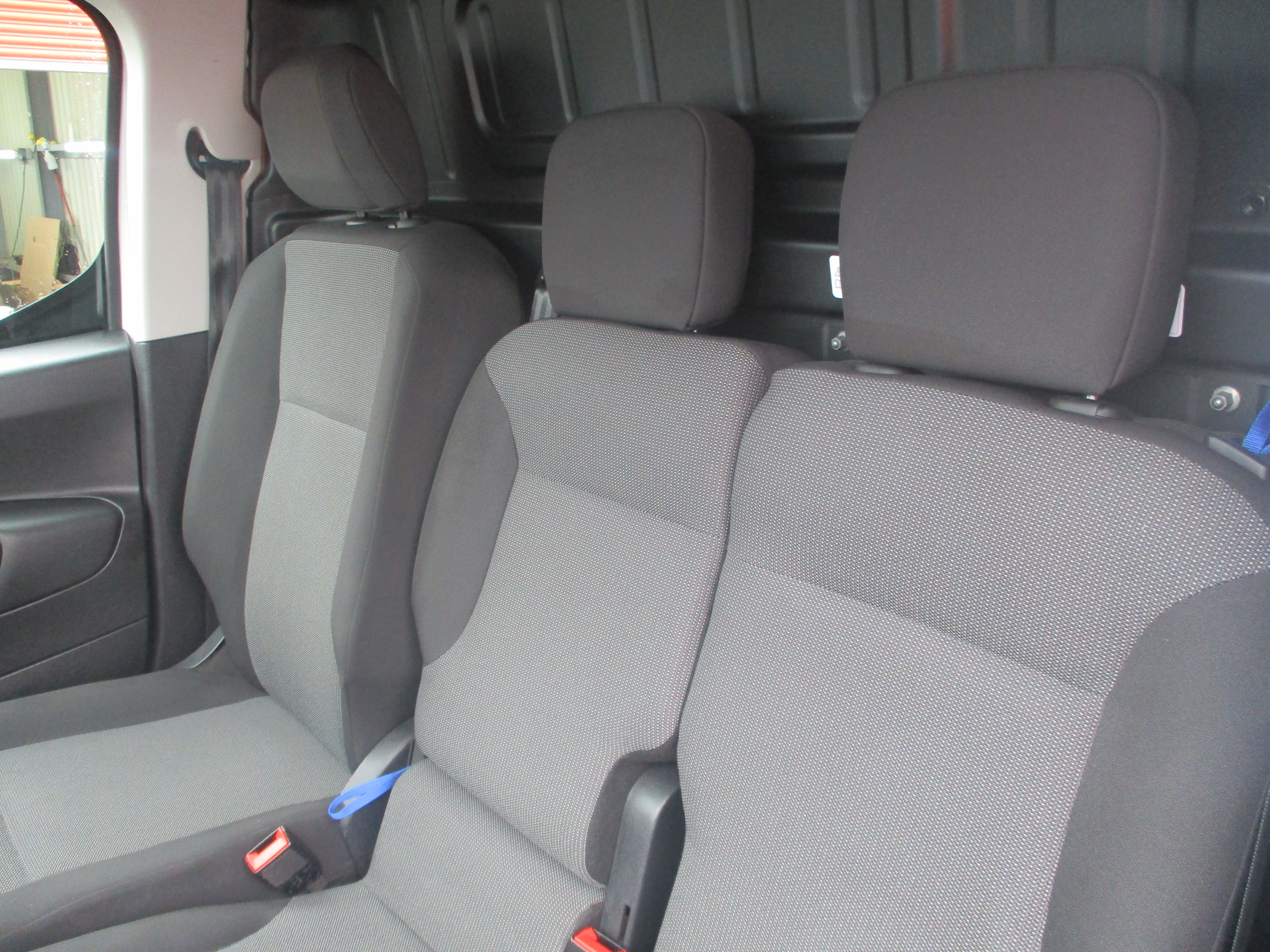 Peugeot Partner 1000 1.5 BlueHDi 130PS Professional + Premier EAT8 (AUTOMATIC)