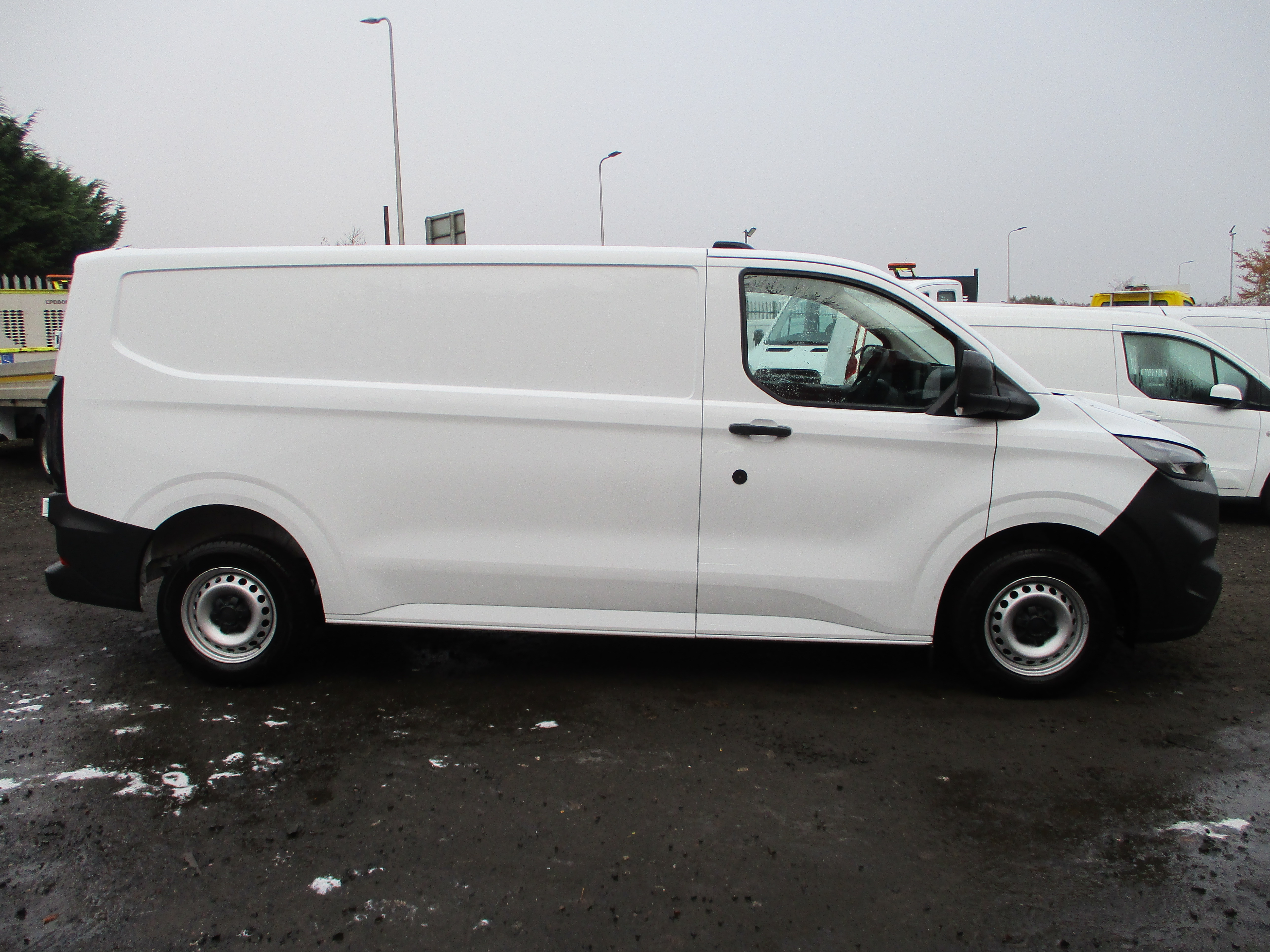 Ford Custom 320 L2H1 2.0 EcoBlue 136PS Leader Van (COVERED ONLY 2,402 MILES)