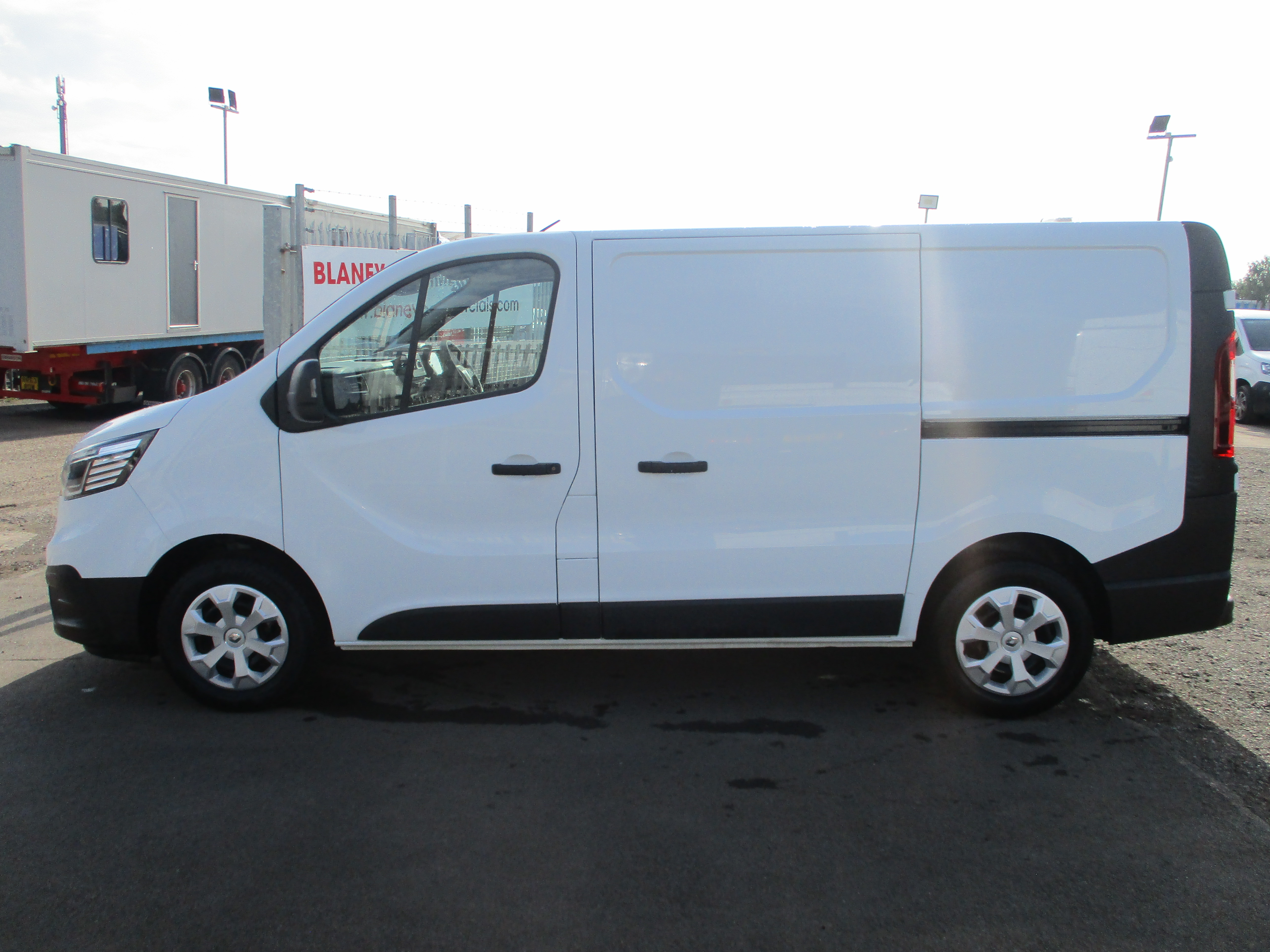 Renault Trafic SL28 Blue dCi 130PS Business Panel Van (FULL SERVICE HISTORY)