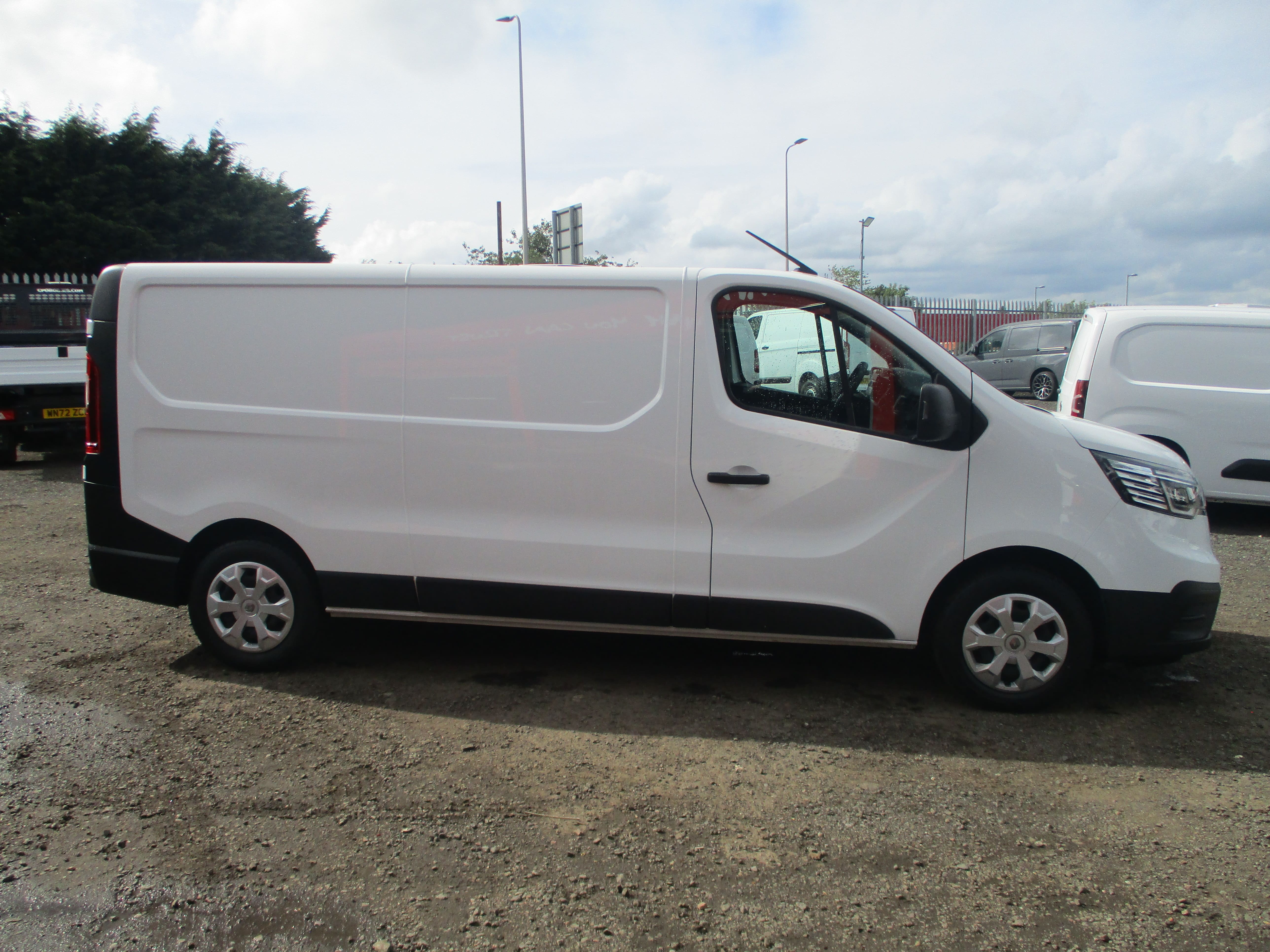 Renault Trafic LL30 BluedCi 130PS Business Panel Van (FULL SERVICE HISTORY !)